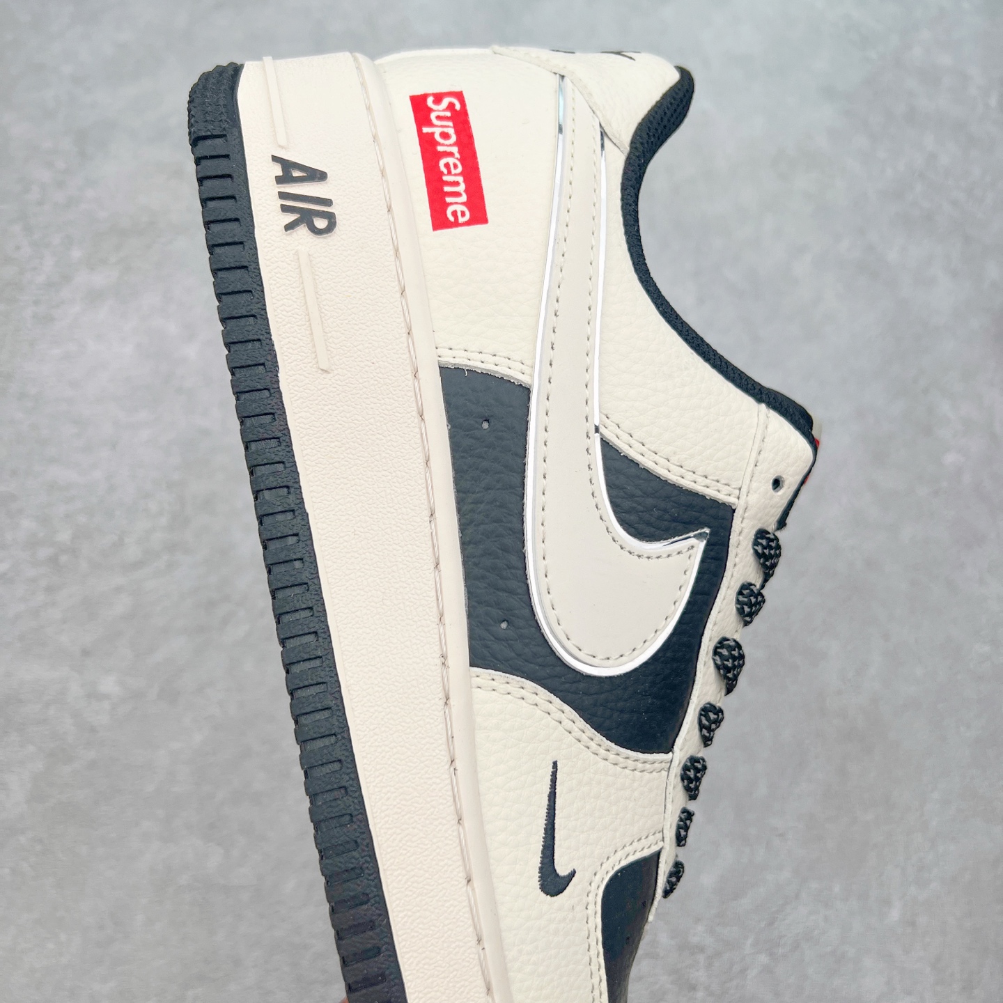 图片[6]-NK Air Force 1´07 Low 空军一号低帮百搭休闲运动板鞋 HH7518-056 柔软、弹性十足的缓震性能和出色的中底设计 横跨复古与现代的外型结合 造就出风靡全球 三十多年的Force 1 直到今天还深受青睐 实拍调校N版已经零色差零失真 百分百还原实物色彩所见即所得 不存在货不对板色差等低级问题 选购参考实物拍摄 不混卖不参货 只用心做好货严格选品 承诺混一赔十 尺码：36 36.5 37.5 38 38.5 39 40 40.5 41 42 42.5 43 44 44.5 45-选品中心