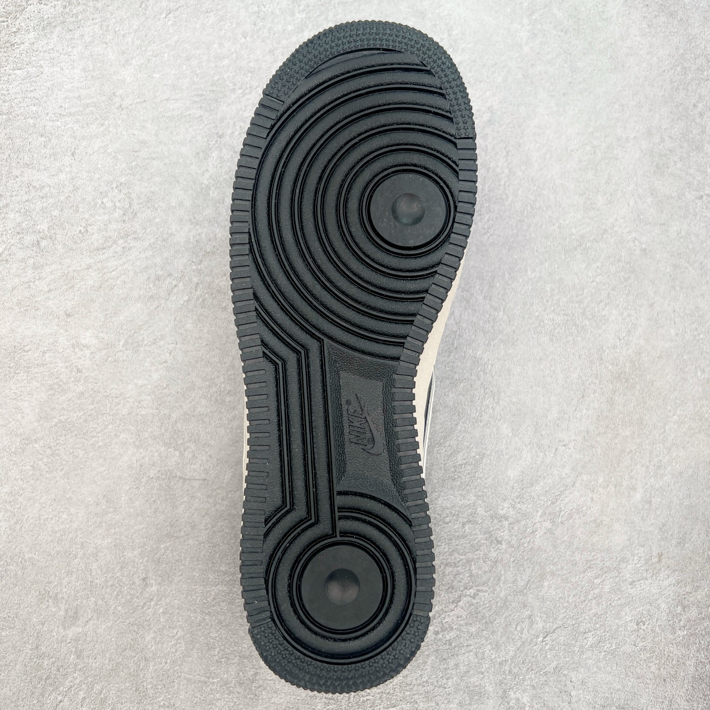 图片[9]-NK Air Force 1´07 Low 空军一号低帮百搭休闲运动板鞋 HH7518-056 柔软、弹性十足的缓震性能和出色的中底设计 横跨复古与现代的外型结合 造就出风靡全球 三十多年的Force 1 直到今天还深受青睐 实拍调校N版已经零色差零失真 百分百还原实物色彩所见即所得 不存在货不对板色差等低级问题 选购参考实物拍摄 不混卖不参货 只用心做好货严格选品 承诺混一赔十 尺码：36 36.5 37.5 38 38.5 39 40 40.5 41 42 42.5 43 44 44.5 45-选品中心