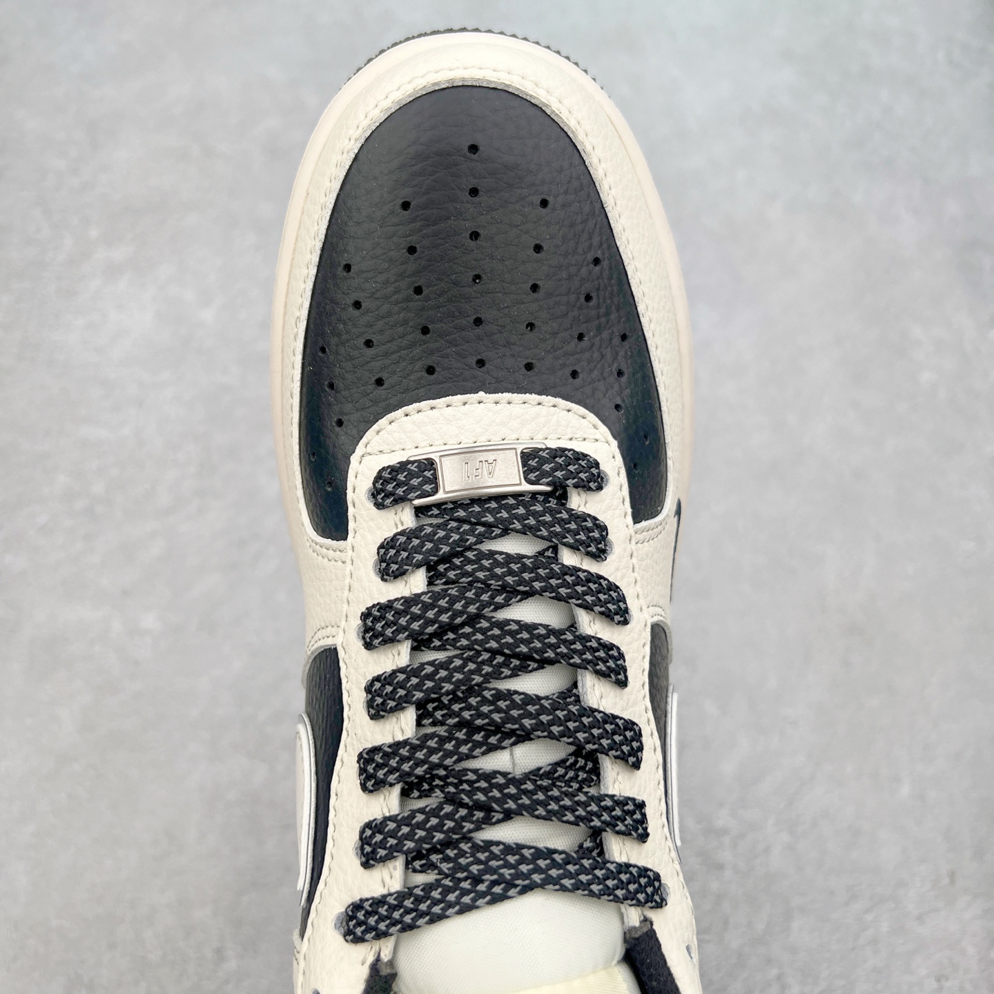 图片[4]-NK Air Force 1´07 Low 空军一号低帮百搭休闲运动板鞋 HH7518-056 柔软、弹性十足的缓震性能和出色的中底设计 横跨复古与现代的外型结合 造就出风靡全球 三十多年的Force 1 直到今天还深受青睐 实拍调校N版已经零色差零失真 百分百还原实物色彩所见即所得 不存在货不对板色差等低级问题 选购参考实物拍摄 不混卖不参货 只用心做好货严格选品 承诺混一赔十 尺码：36 36.5 37.5 38 38.5 39 40 40.5 41 42 42.5 43 44 44.5 45-选品中心