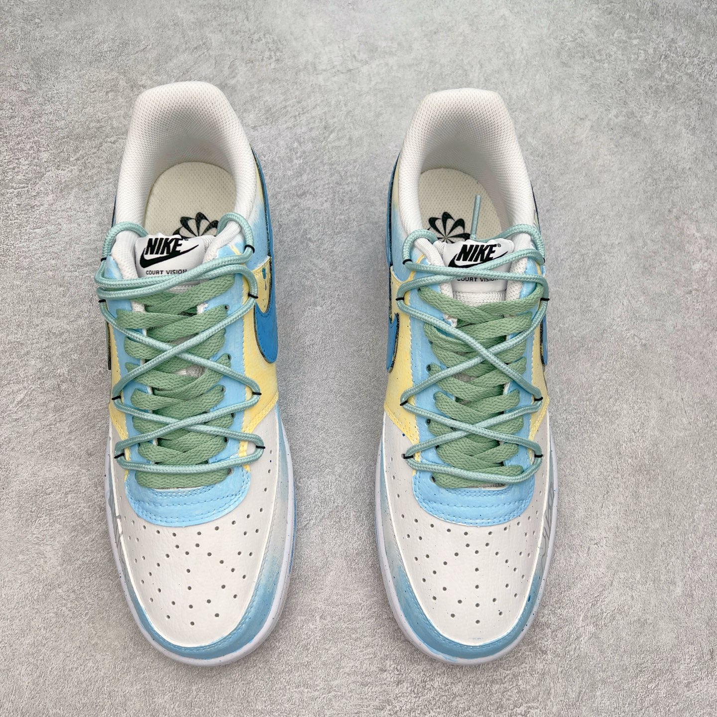 图片[2]-NK Court Vision 1 “镜之魅影”手绘涂鸦定制板鞋 DH2978-033 在那幽谧昏暗的房间里，一面古老的镜子静静伫立，镜面斑驳，裂痕交错，镜之魅影，它不仅是一面镜子的神秘力量，更是我们内心深处对自我的追寻和探索。尺码：36 36.5 37.5 38 38.5 39 40 40.5 41 42 42.5 43 44 44.5 45-选品中心