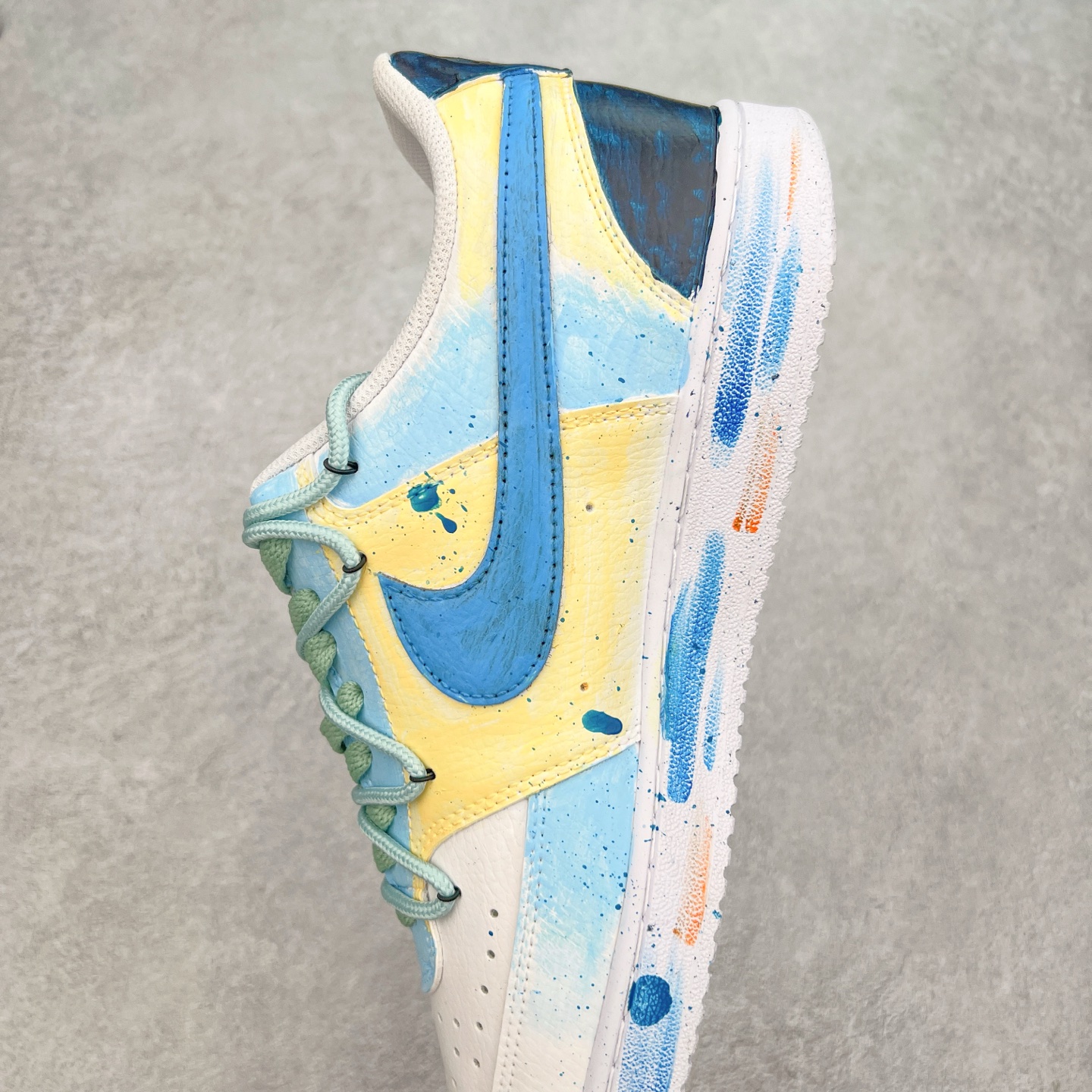 图片[7]-NK Court Vision 1 “镜之魅影”手绘涂鸦定制板鞋 DH2978-033 在那幽谧昏暗的房间里，一面古老的镜子静静伫立，镜面斑驳，裂痕交错，镜之魅影，它不仅是一面镜子的神秘力量，更是我们内心深处对自我的追寻和探索。尺码：36 36.5 37.5 38 38.5 39 40 40.5 41 42 42.5 43 44 44.5 45-选品中心