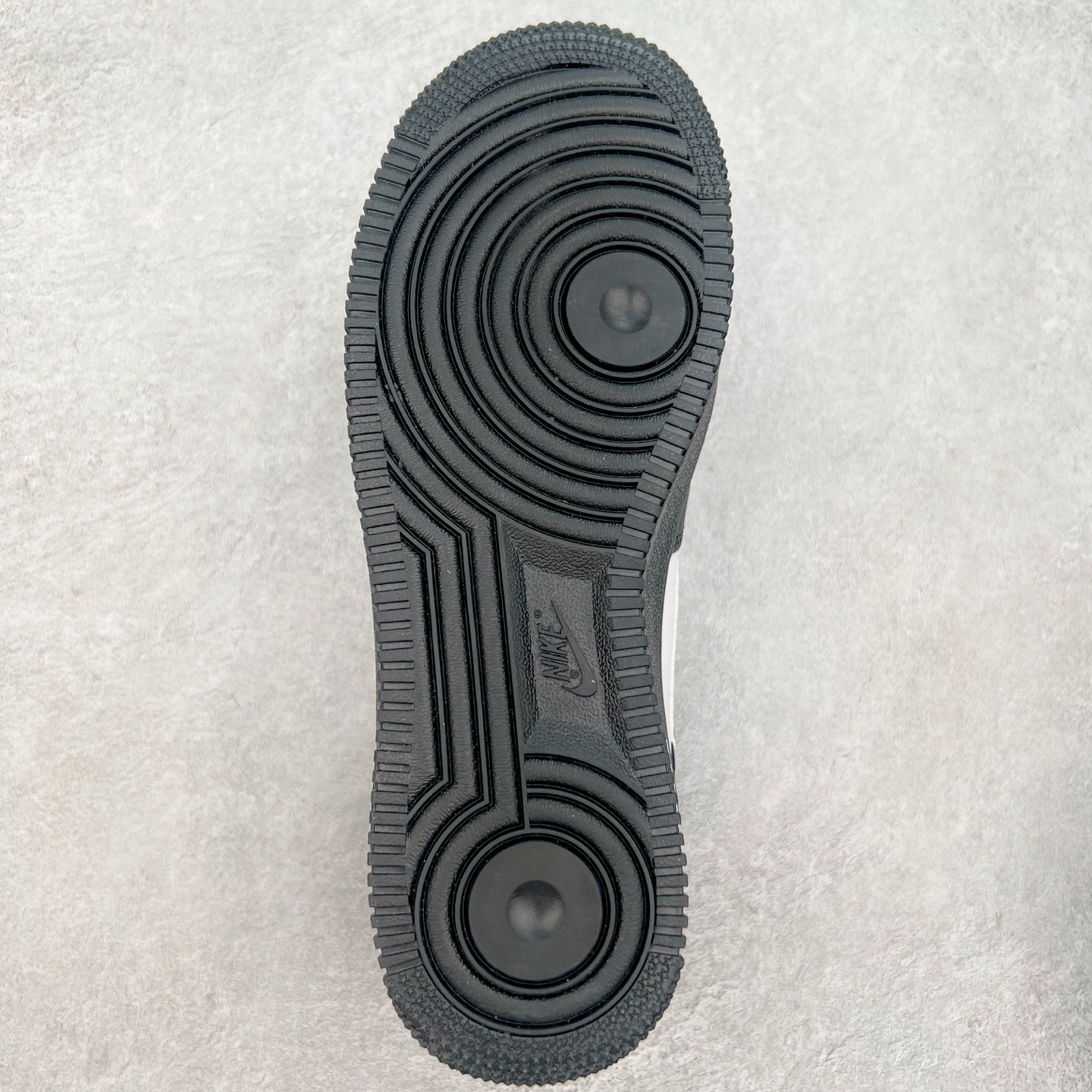 图片[9]-NK Air Force 1´07 Low 空军一号低帮百搭休闲运动板鞋 ZH0316-064 柔软、弹性十足的缓震性能和出色的中底设计 横跨复古与现代的外型结合 造就出风靡全球 三十多年的Force 1 直到今天还深受青睐 实拍调校N版已经零色差零失真 百分百还原实物色彩所见即所得 不存在货不对板色差等低级问题 选购参考实物拍摄 不混卖不参货 只用心做好货严格选品 承诺混一赔十 尺码：36 36.5 37.5 38 38.5 39 40 40.5 41 42 42.5 43 44 44.5 45-选品中心