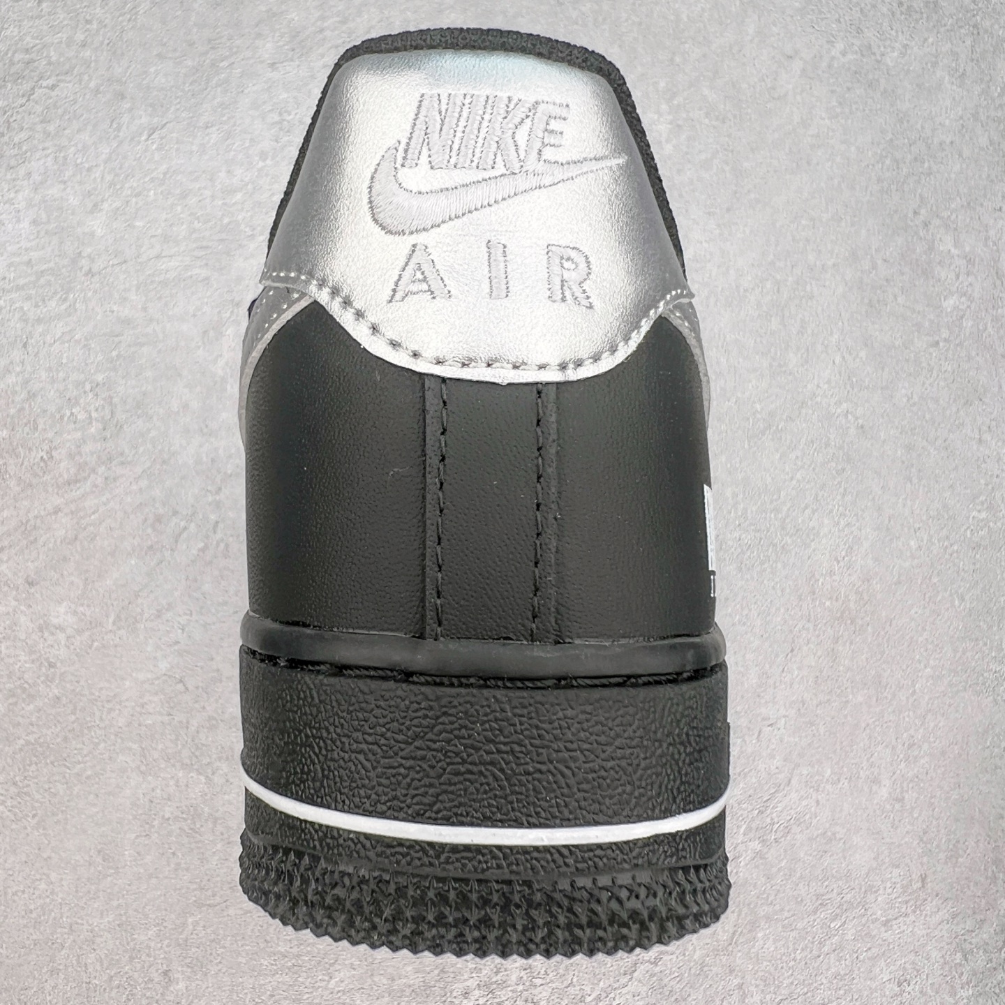 图片[8]-NK Air Force 1´07 Low 空军一号低帮百搭休闲运动板鞋 ZH0316-064 柔软、弹性十足的缓震性能和出色的中底设计 横跨复古与现代的外型结合 造就出风靡全球 三十多年的Force 1 直到今天还深受青睐 实拍调校N版已经零色差零失真 百分百还原实物色彩所见即所得 不存在货不对板色差等低级问题 选购参考实物拍摄 不混卖不参货 只用心做好货严格选品 承诺混一赔十 尺码：36 36.5 37.5 38 38.5 39 40 40.5 41 42 42.5 43 44 44.5 45-选品中心