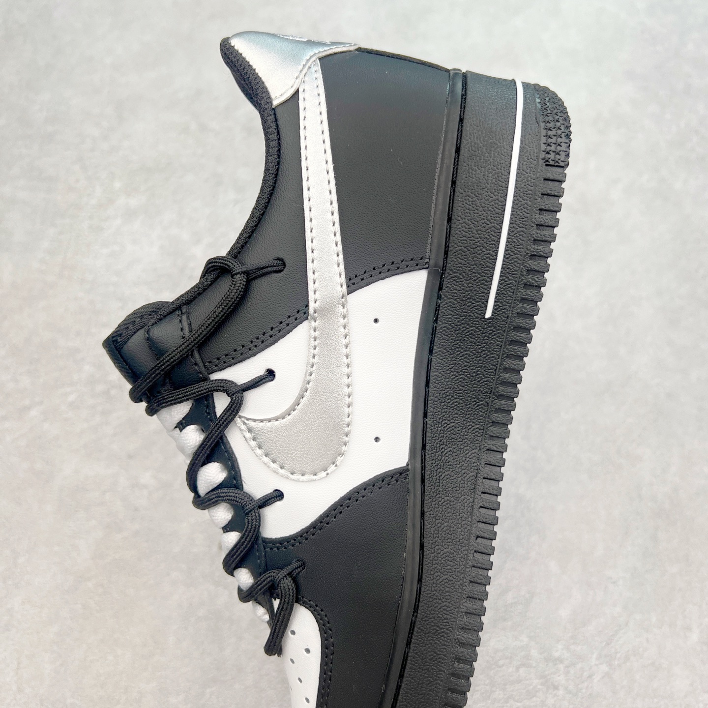 图片[7]-NK Air Force 1´07 Low 空军一号低帮百搭休闲运动板鞋 ZH0316-064 柔软、弹性十足的缓震性能和出色的中底设计 横跨复古与现代的外型结合 造就出风靡全球 三十多年的Force 1 直到今天还深受青睐 实拍调校N版已经零色差零失真 百分百还原实物色彩所见即所得 不存在货不对板色差等低级问题 选购参考实物拍摄 不混卖不参货 只用心做好货严格选品 承诺混一赔十 尺码：36 36.5 37.5 38 38.5 39 40 40.5 41 42 42.5 43 44 44.5 45-选品中心