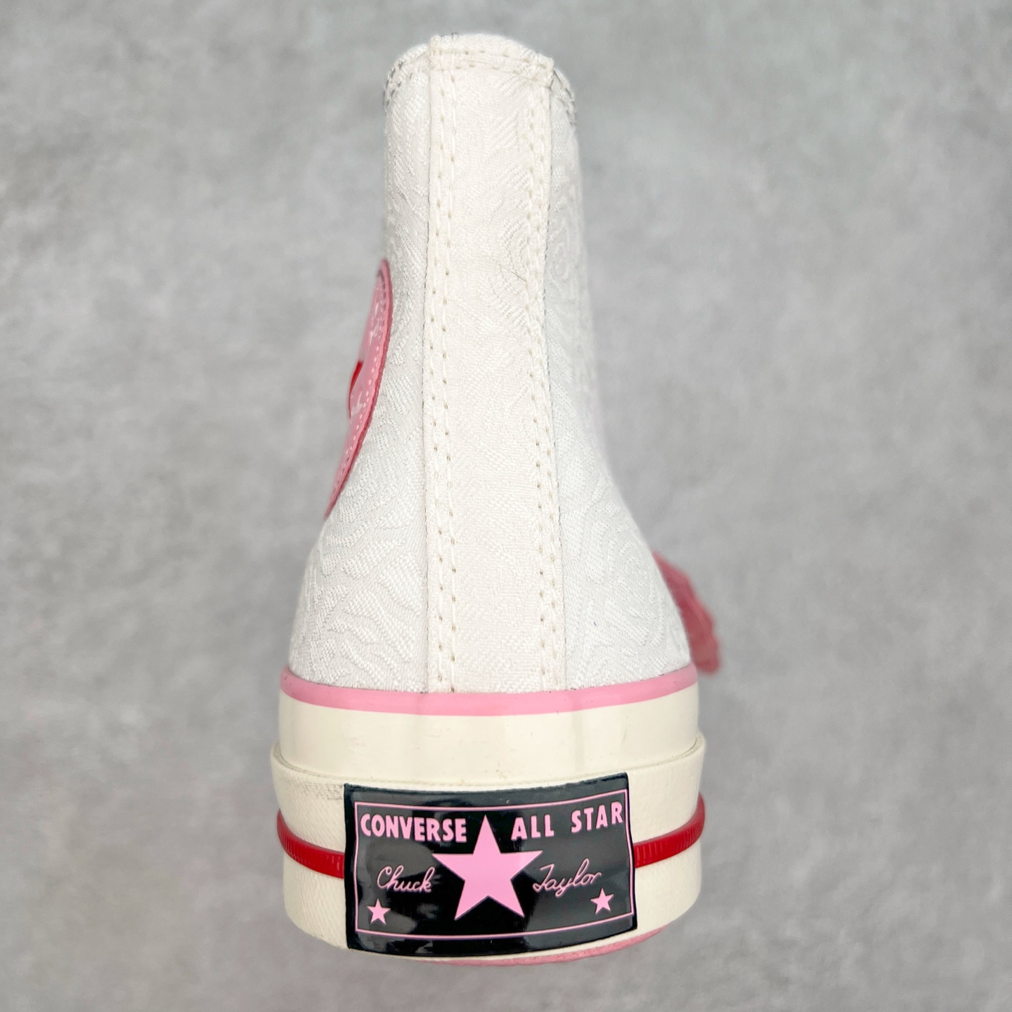 图片[8]-Converse Chuck 1970 Rose Vintage 情人节限定💗爱心玫瑰 休闲帆布鞋 匡威官方新款 鞋面采用玫瑰花刺绣提花纹理 暗藏浪漫摩斯密码 爱心红底步步生情，附赠粉红蕾丝鞋带系住桃花运 经典高帮版型配牛仔甜辣 搭纱裙仙气拉满 OrthoLite鞋垫走路自带粉红泡泡 立体心形粉红玫瑰挂牌 细节满满 货号：A14798C 尺码：35 36 36.5 37 37.5 38 39 39.5 40-选品中心