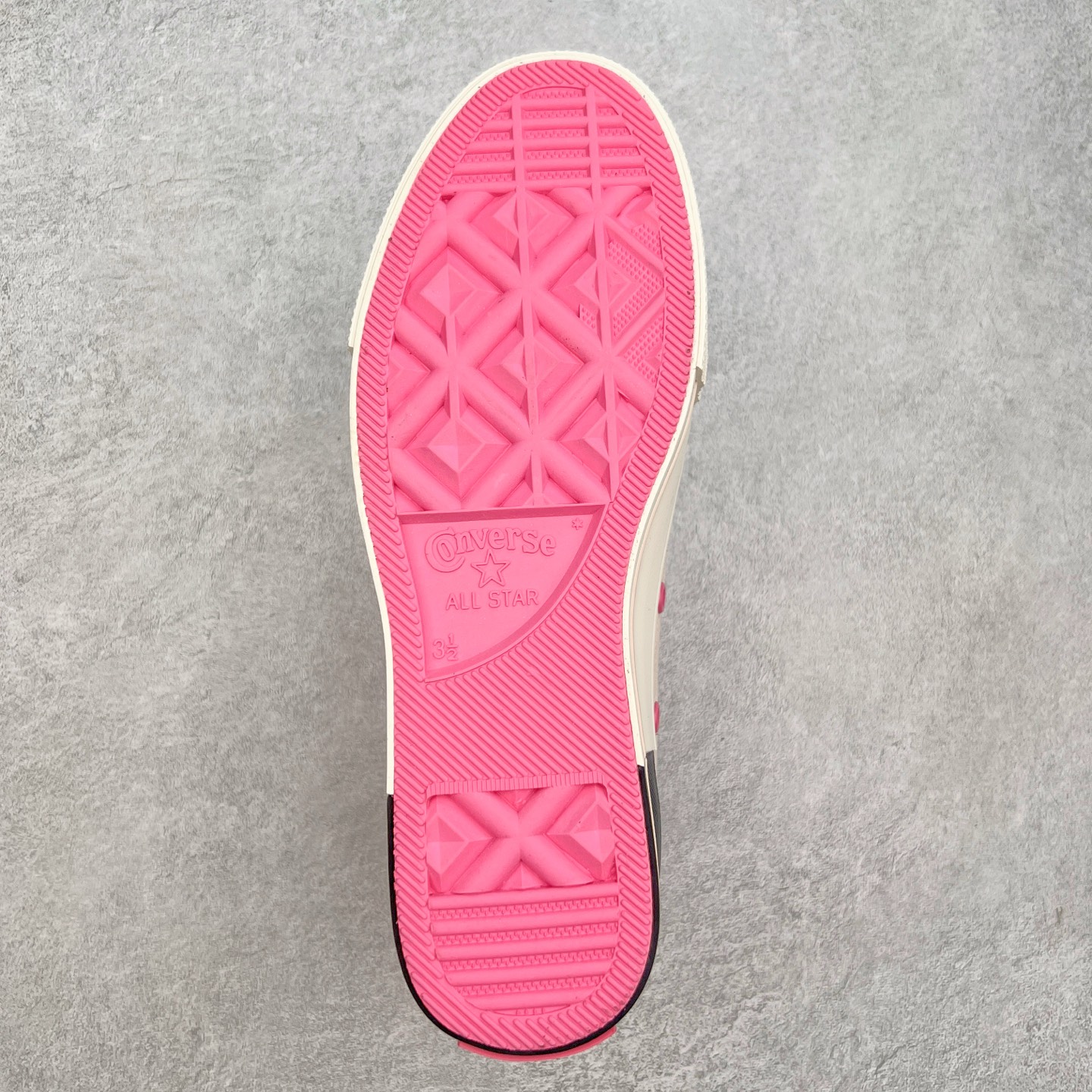 图片[9]-Converse All star lift 增高粉黑 匡威官方新款 防滑耐磨厚底帆布鞋 💓🖤一眼就沦陷的厚底粉高甜酷ACE！ 匡威厚底粉高甜酷系列粉墨登场 女团风造型精髓 角逐穿搭C位！粉色加漆皮撞色点缀经典鞋身 浅粉色鞋带结合黑色鞋带 搭配粉色鞋底和拼接黑色围条 细节满满 贷号：A14825C 尺码：35 36 36.5 37 37.5 38 39 39.5 40-选品中心