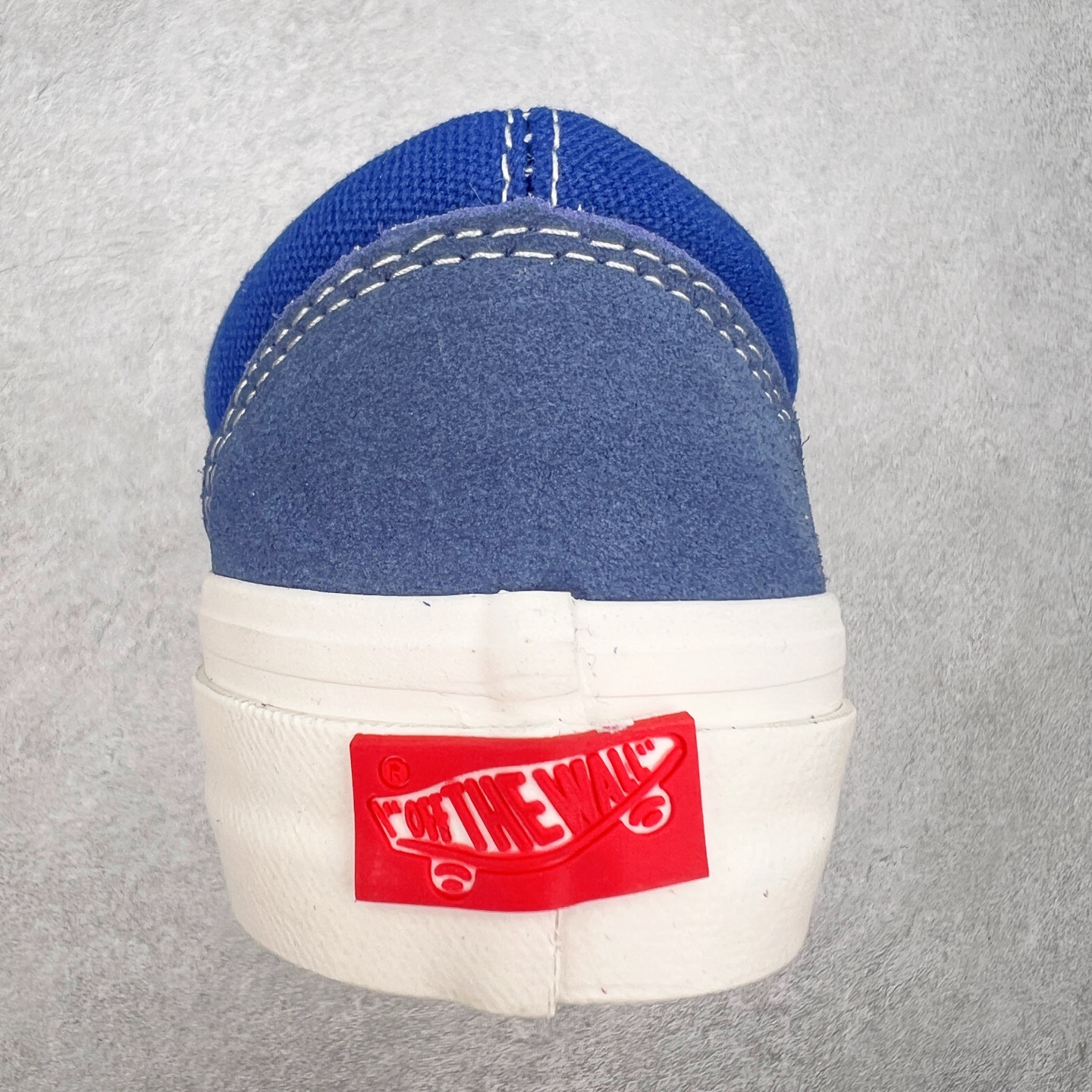 图片[8]-Vans Premium Old Skool 高阶系列 范斯官方新款 重回复古街头巅峰 鞋面采用麂皮搭配帆布材质打造 质感拉满 从鞋型和贴合度方面重塑鞋款 增强复古属性 缓震抗疲劳活动鞋垫使脚感更舒适 货号：VN000D569IJ 红色 货号：VN000D560QY 蓝色 尺码：35 36 36.5 37 38 38.5 39 40 40.5 41 42 42.5 43 44-选品中心