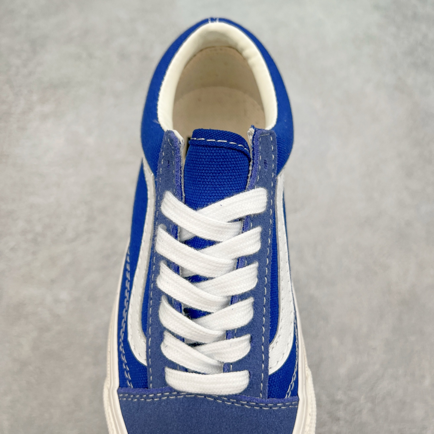 图片[5]-Vans Premium Old Skool 高阶系列 范斯官方新款 重回复古街头巅峰 鞋面采用麂皮搭配帆布材质打造 质感拉满 从鞋型和贴合度方面重塑鞋款 增强复古属性 缓震抗疲劳活动鞋垫使脚感更舒适 货号：VN000D569IJ 红色 货号：VN000D560QY 蓝色 尺码：35 36 36.5 37 38 38.5 39 40 40.5 41 42 42.5 43 44-选品中心