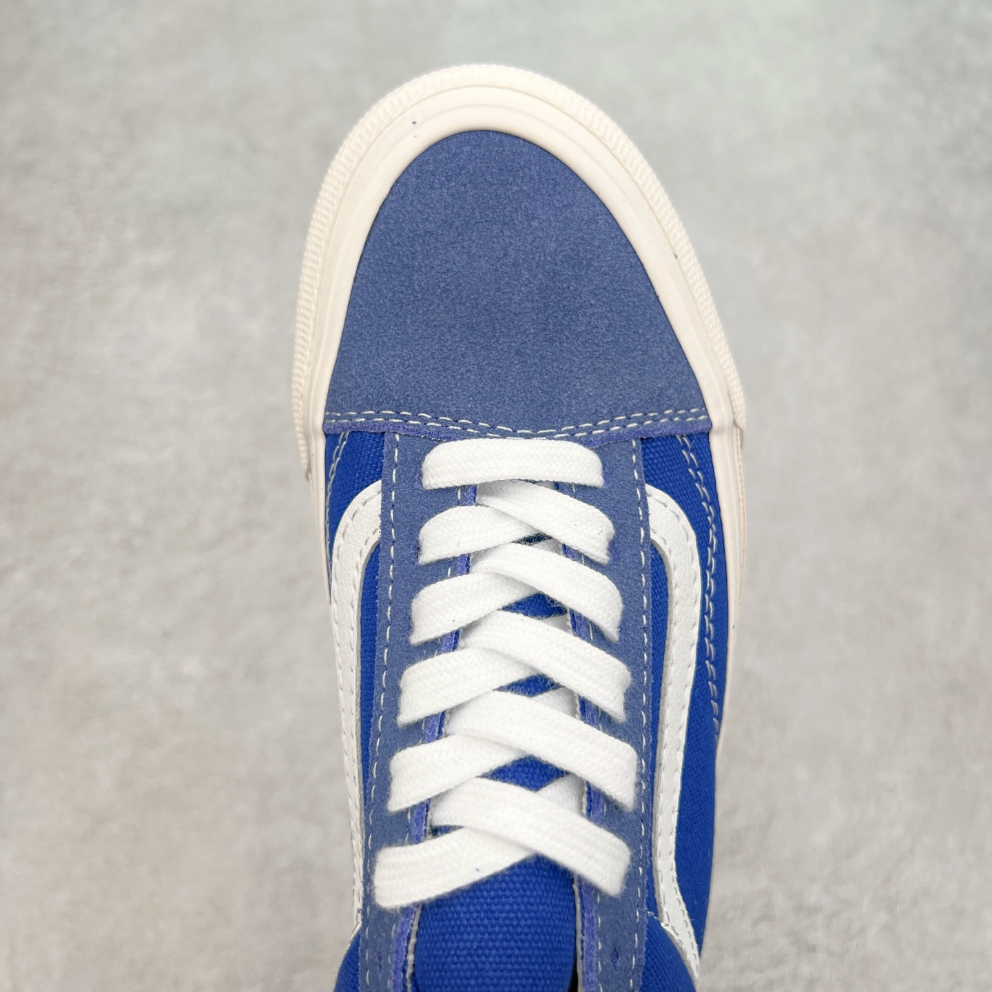 图片[4]-Vans Premium Old Skool 高阶系列 范斯官方新款 重回复古街头巅峰 鞋面采用麂皮搭配帆布材质打造 质感拉满 从鞋型和贴合度方面重塑鞋款 增强复古属性 缓震抗疲劳活动鞋垫使脚感更舒适 货号：VN000D569IJ 红色 货号：VN000D560QY 蓝色 尺码：35 36 36.5 37 38 38.5 39 40 40.5 41 42 42.5 43 44-选品中心