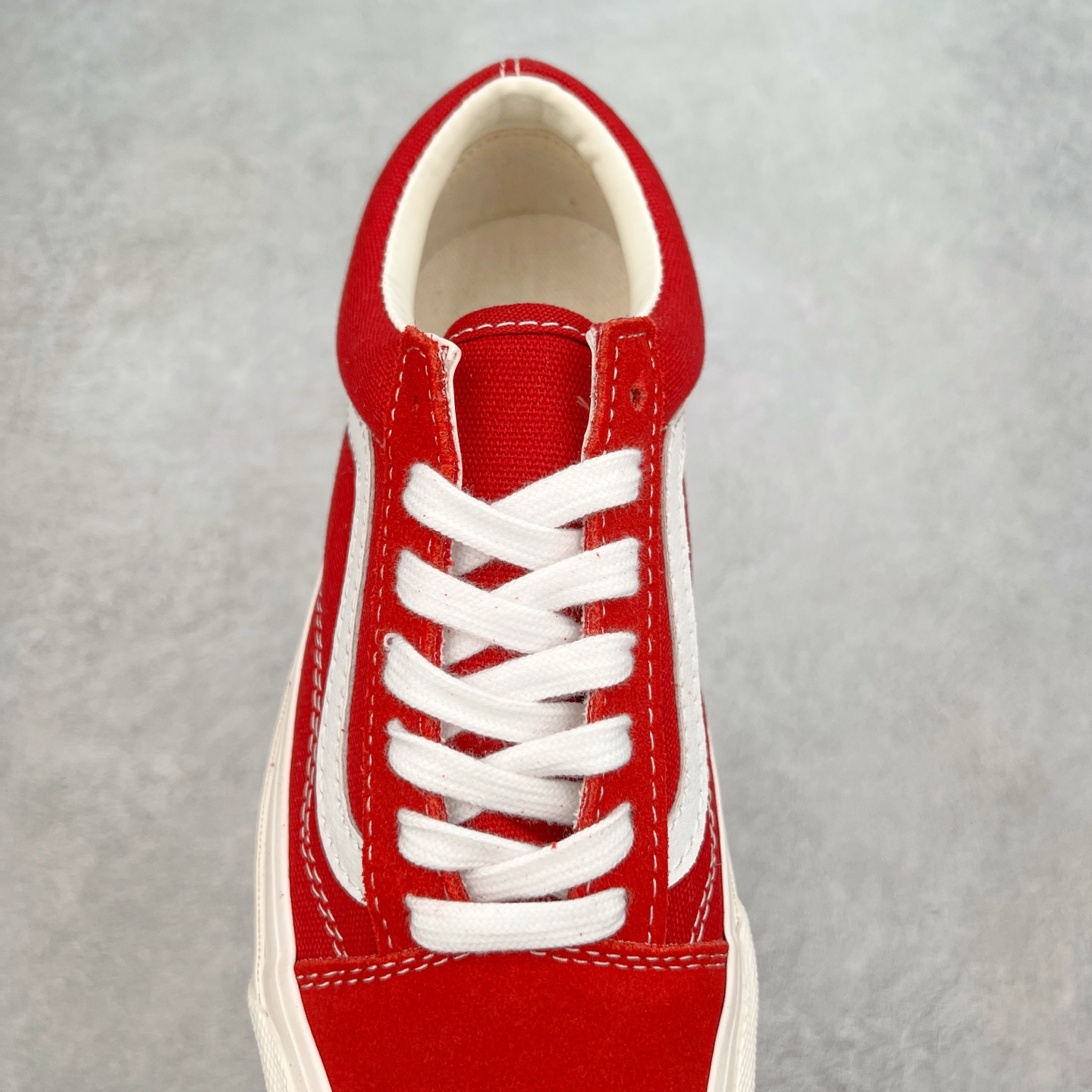 图片[5]-Vans Premium Old Skool 高阶系列 范斯官方新款 重回复古街头巅峰 鞋面采用麂皮搭配帆布材质打造 质感拉满 从鞋型和贴合度方面重塑鞋款 增强复古属性 缓震抗疲劳活动鞋垫使脚感更舒适 货号：VN000D569IJ 红色 货号：VN000D560QY 蓝色 尺码：35 36 36.5 37 38 38.5 39 40 40.5 41 42 42.5 43 44-选品中心