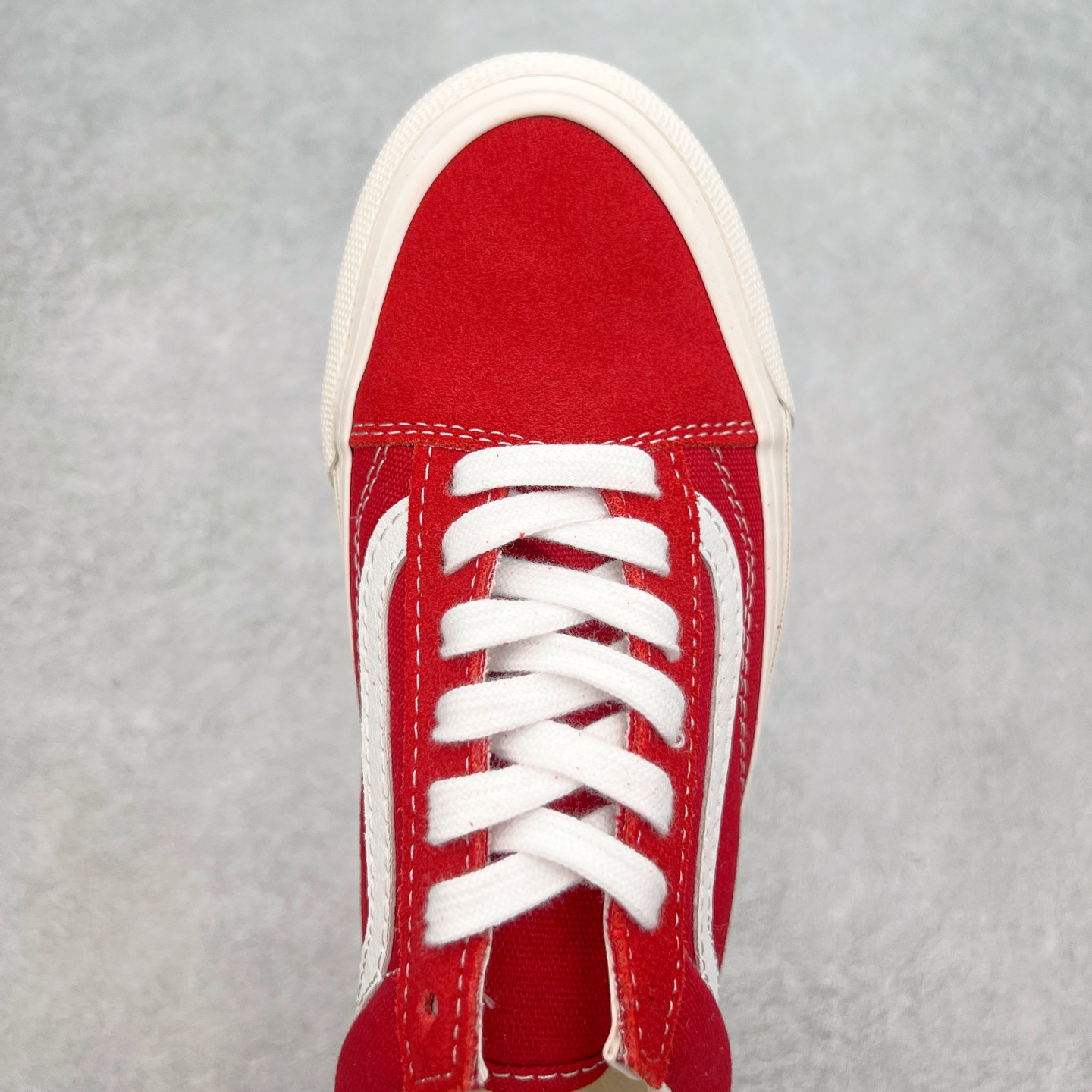 图片[4]-Vans Premium Old Skool 高阶系列 范斯官方新款 重回复古街头巅峰 鞋面采用麂皮搭配帆布材质打造 质感拉满 从鞋型和贴合度方面重塑鞋款 增强复古属性 缓震抗疲劳活动鞋垫使脚感更舒适 货号：VN000D569IJ 红色 货号：VN000D560QY 蓝色 尺码：35 36 36.5 37 38 38.5 39 40 40.5 41 42 42.5 43 44-选品中心