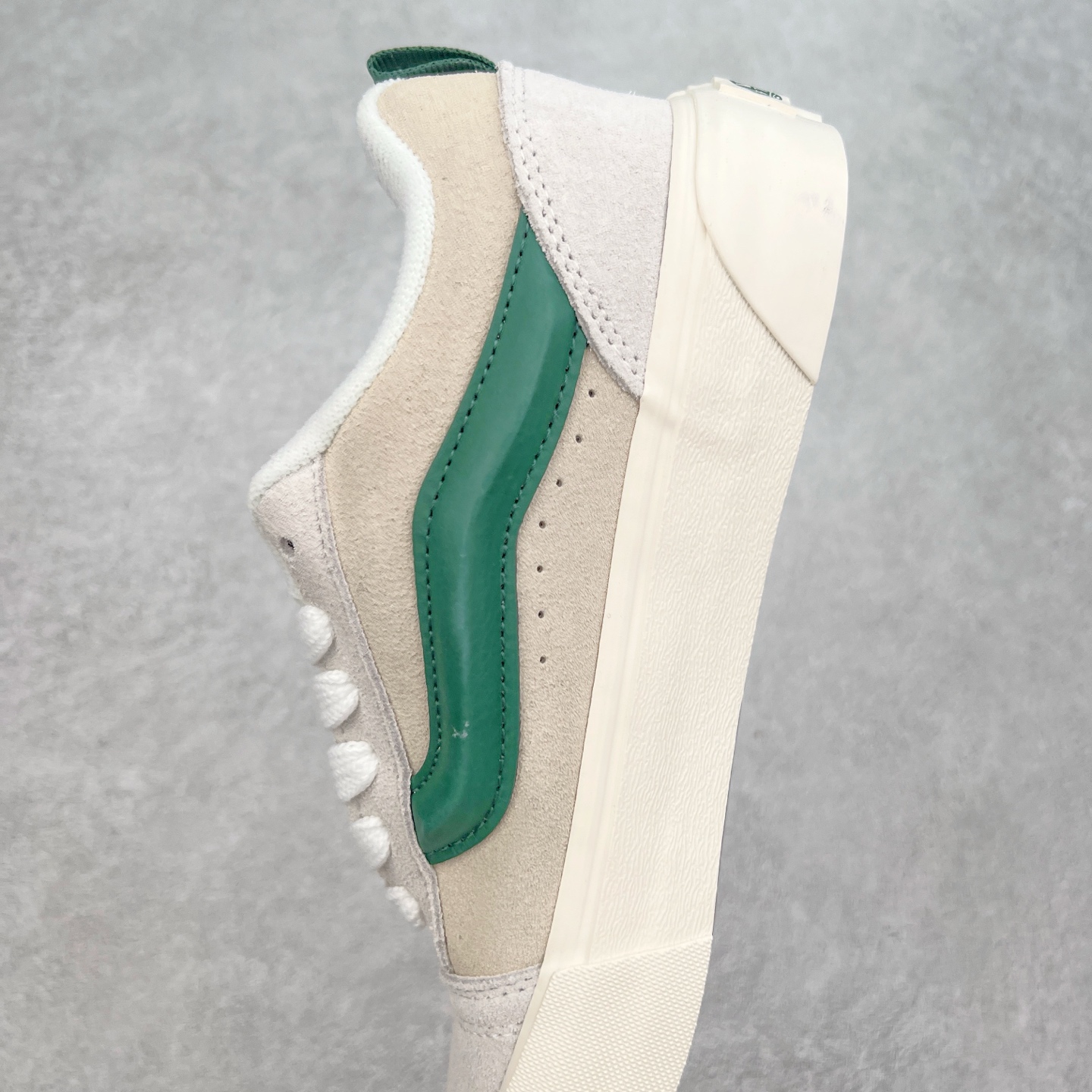 图片[7]-Vans Knu Skool 米绿条 官方新款 复古休闲胖胖面包鞋 肥胖版大LOGO原版全皮猪八面料 尺码：35 36 36.5 37 38 38.5 39 40 40.5 41 42 42.5 43 44 工艺：硫化1：1（重量1：1、真标、原钢印、材质标、鞋型标、合格证）-选品中心