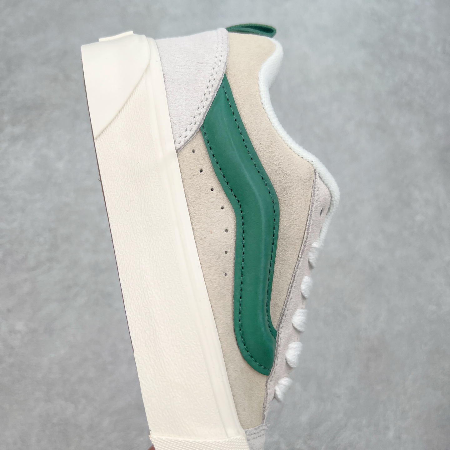 图片[6]-Vans Knu Skool 米绿条 官方新款 复古休闲胖胖面包鞋 肥胖版大LOGO原版全皮猪八面料 尺码：35 36 36.5 37 38 38.5 39 40 40.5 41 42 42.5 43 44 工艺：硫化1：1（重量1：1、真标、原钢印、材质标、鞋型标、合格证）-选品中心