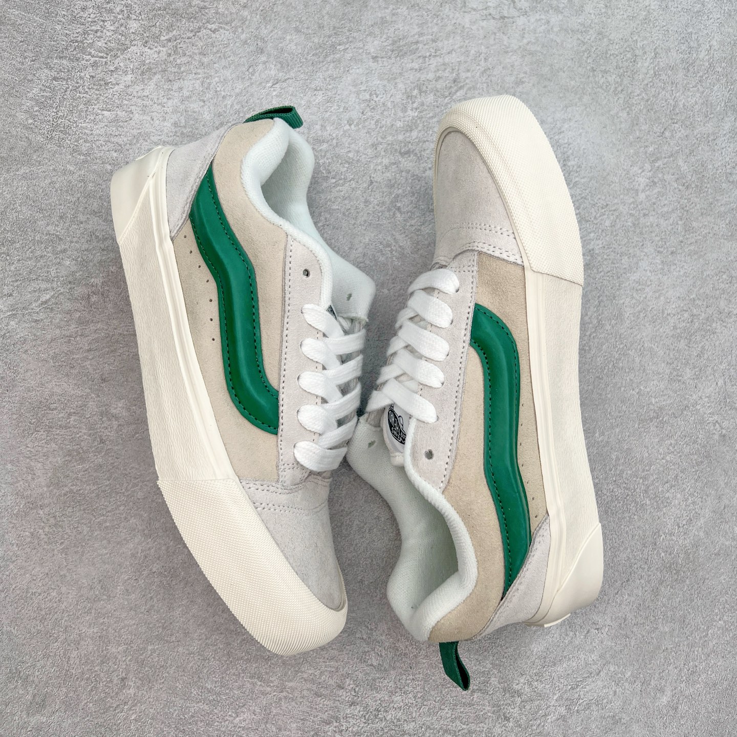 图片[3]-Vans Knu Skool 米绿条 官方新款 复古休闲胖胖面包鞋 肥胖版大LOGO原版全皮猪八面料 尺码：35 36 36.5 37 38 38.5 39 40 40.5 41 42 42.5 43 44 工艺：硫化1：1（重量1：1、真标、原钢印、材质标、鞋型标、合格证）-选品中心