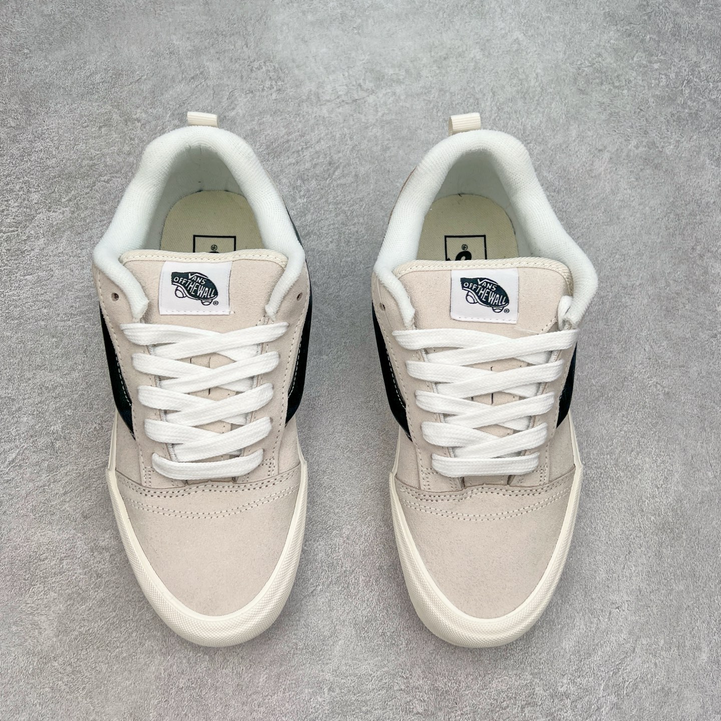 图片[2]-Vans Knu Skool 米黑条 官方新款 复古休闲胖胖面包鞋 肥胖版大LOGO原版全皮猪八面料 尺码：35 36 36.5 37 38 38.5 39 40 40.5 41 42 42.5 43 44 工艺：硫化1：1（重量1：1、真标、原钢印、材质标、鞋型标、合格证）-选品中心