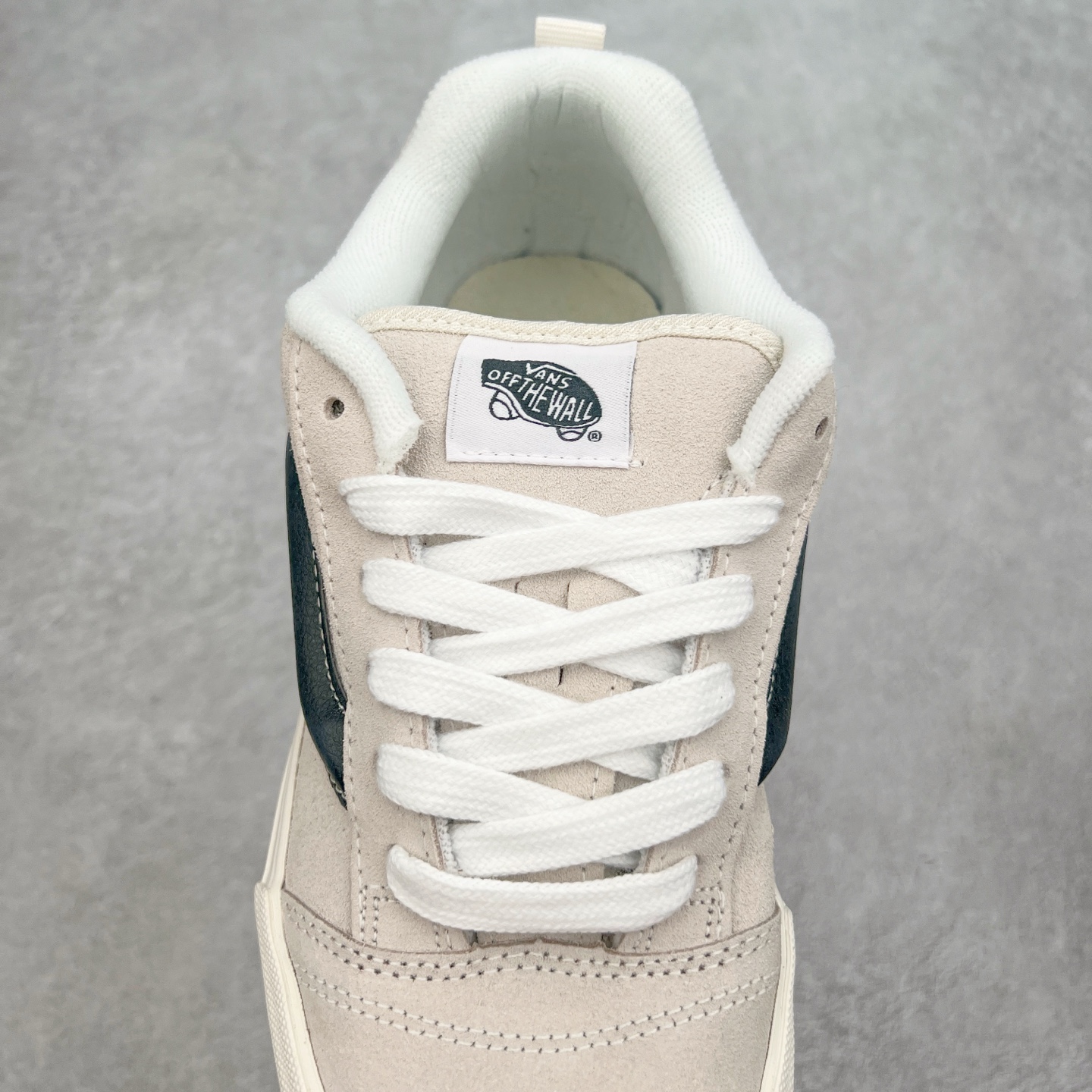 图片[5]-Vans Knu Skool 米黑条 官方新款 复古休闲胖胖面包鞋 肥胖版大LOGO原版全皮猪八面料 尺码：35 36 36.5 37 38 38.5 39 40 40.5 41 42 42.5 43 44 工艺：硫化1：1（重量1：1、真标、原钢印、材质标、鞋型标、合格证）-选品中心