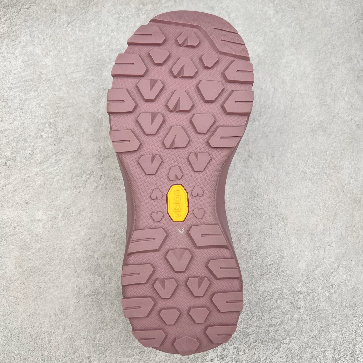 图片[9]-＃HP Arcteryx Vertex GTX 始祖鸟户外防水透气低帮徒步登山鞋 Arcteryx中文名始祖鸟 加拿大户外服饰品牌 1989年创立于加拿大温哥华 始祖鸟来自加拿大海岸山脉 植根高山的专业户外品牌 始终秉承对精湛设计和工艺孜孜以求的准则 从1989年创立至今 Arcteryx始终不断在产品设计与做工上不惜工本 以满足始祖鸟的标准 品质、设计以及精简的理念造就了其良好的性能 并能满足严苛环境下的使用需求 尺码：36 37 38 39 40-选品中心