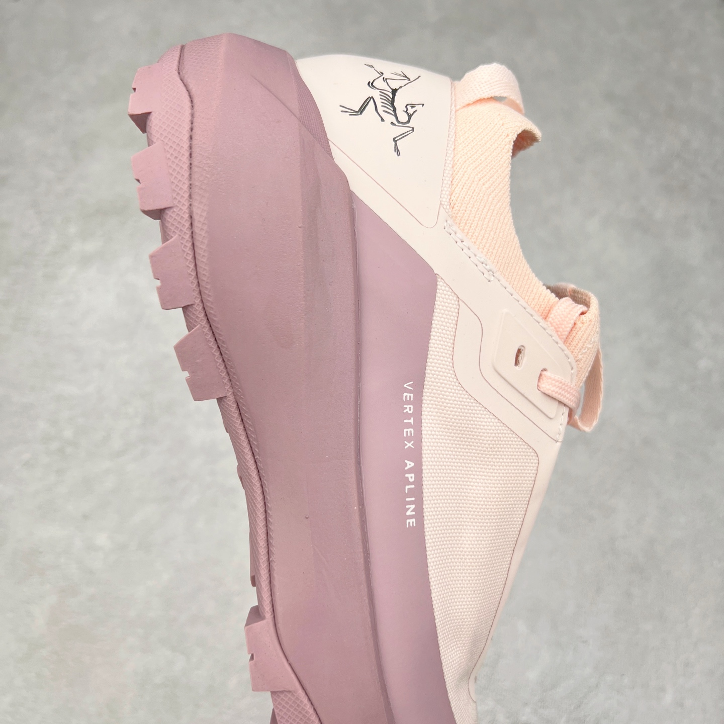 图片[6]-＃HP Arcteryx Vertex GTX 始祖鸟户外防水透气低帮徒步登山鞋 Arcteryx中文名始祖鸟 加拿大户外服饰品牌 1989年创立于加拿大温哥华 始祖鸟来自加拿大海岸山脉 植根高山的专业户外品牌 始终秉承对精湛设计和工艺孜孜以求的准则 从1989年创立至今 Arcteryx始终不断在产品设计与做工上不惜工本 以满足始祖鸟的标准 品质、设计以及精简的理念造就了其良好的性能 并能满足严苛环境下的使用需求 尺码：36 37 38 39 40-选品中心