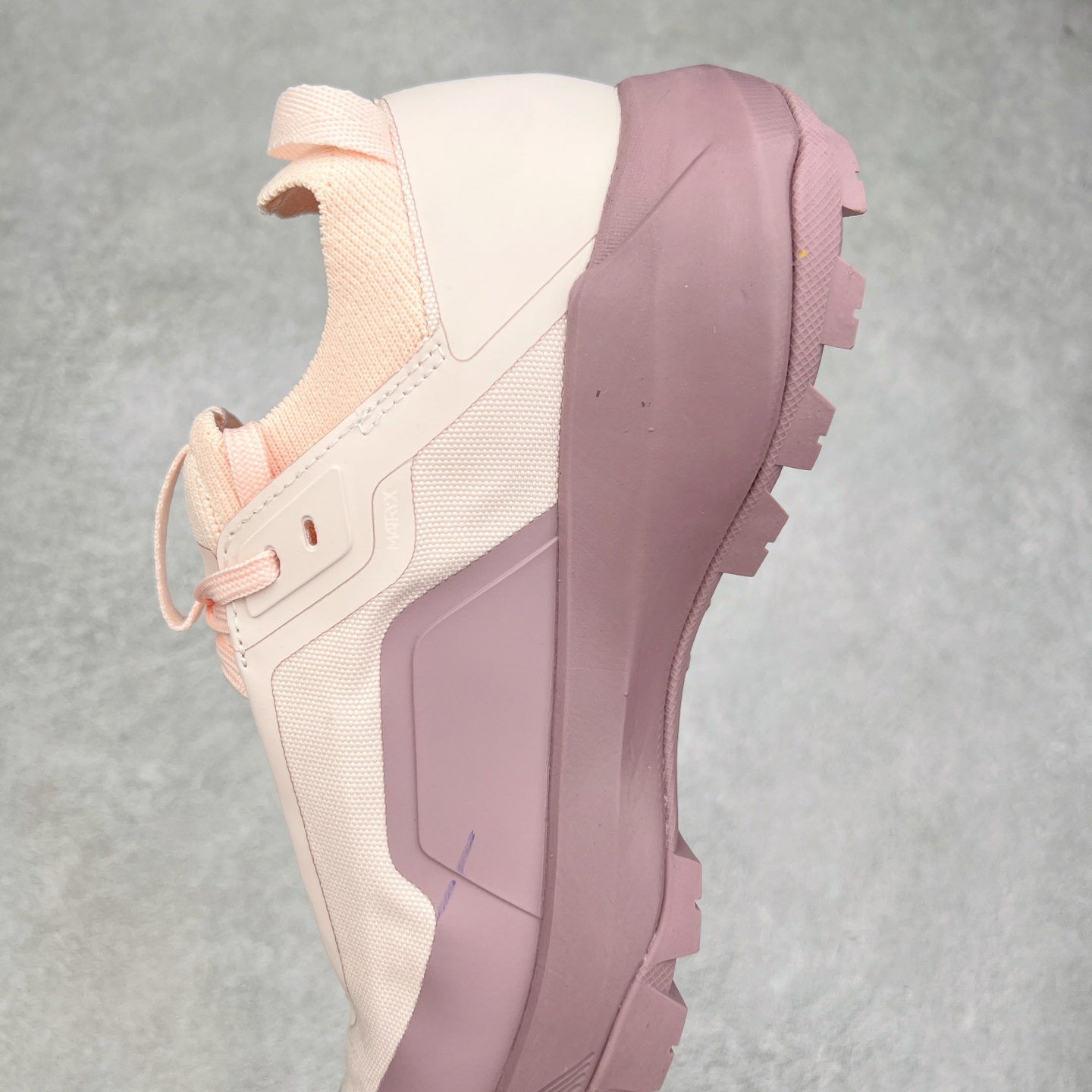 图片[7]-＃HP Arcteryx Vertex GTX 始祖鸟户外防水透气低帮徒步登山鞋 Arcteryx中文名始祖鸟 加拿大户外服饰品牌 1989年创立于加拿大温哥华 始祖鸟来自加拿大海岸山脉 植根高山的专业户外品牌 始终秉承对精湛设计和工艺孜孜以求的准则 从1989年创立至今 Arcteryx始终不断在产品设计与做工上不惜工本 以满足始祖鸟的标准 品质、设计以及精简的理念造就了其良好的性能 并能满足严苛环境下的使用需求 尺码：36 37 38 39 40-选品中心