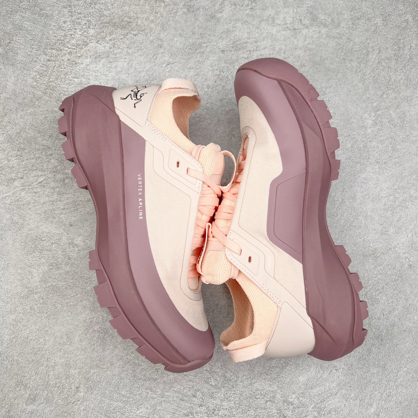 图片[3]-＃HP Arcteryx Vertex GTX 始祖鸟户外防水透气低帮徒步登山鞋 Arcteryx中文名始祖鸟 加拿大户外服饰品牌 1989年创立于加拿大温哥华 始祖鸟来自加拿大海岸山脉 植根高山的专业户外品牌 始终秉承对精湛设计和工艺孜孜以求的准则 从1989年创立至今 Arcteryx始终不断在产品设计与做工上不惜工本 以满足始祖鸟的标准 品质、设计以及精简的理念造就了其良好的性能 并能满足严苛环境下的使用需求 尺码：36 37 38 39 40-选品中心