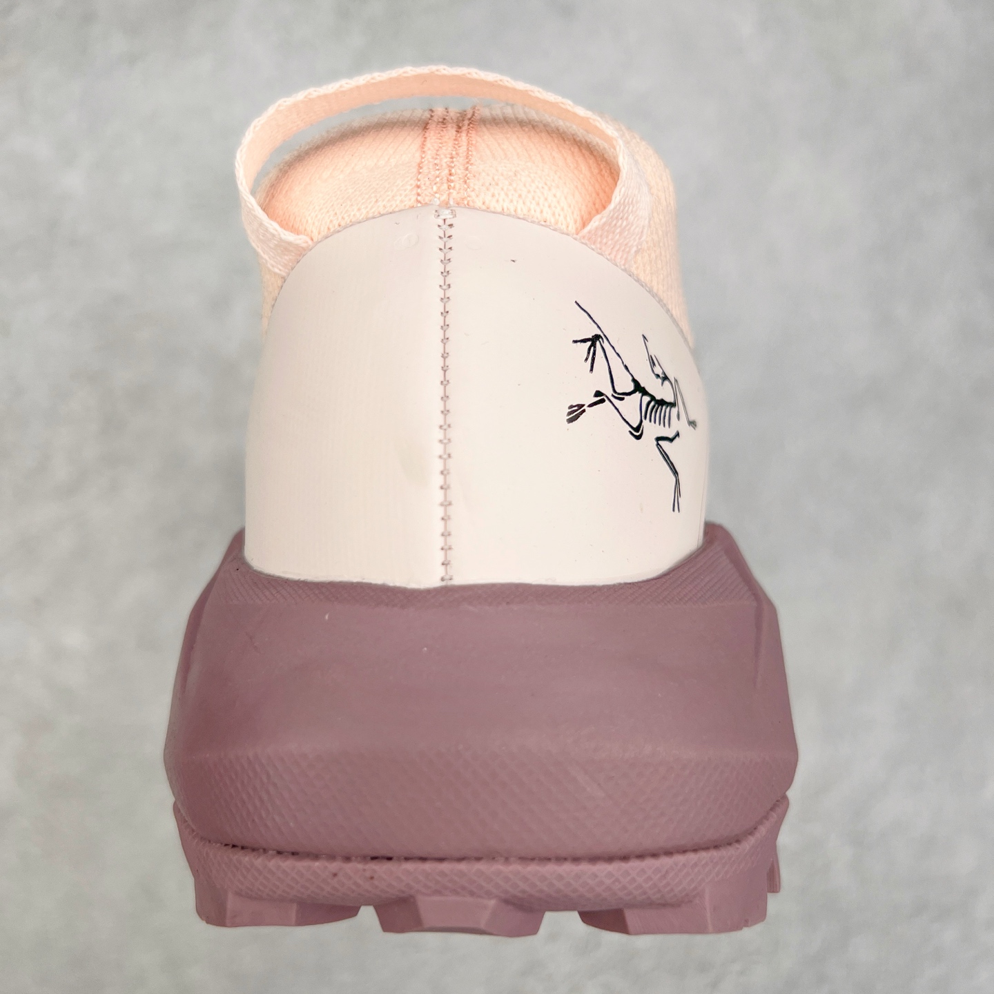 图片[8]-＃HP Arcteryx Vertex GTX 始祖鸟户外防水透气低帮徒步登山鞋 Arcteryx中文名始祖鸟 加拿大户外服饰品牌 1989年创立于加拿大温哥华 始祖鸟来自加拿大海岸山脉 植根高山的专业户外品牌 始终秉承对精湛设计和工艺孜孜以求的准则 从1989年创立至今 Arcteryx始终不断在产品设计与做工上不惜工本 以满足始祖鸟的标准 品质、设计以及精简的理念造就了其良好的性能 并能满足严苛环境下的使用需求 尺码：36 37 38 39 40-选品中心