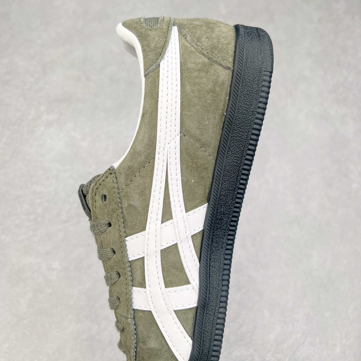 图片[7]-＃特价福利 Asics Onitsuka Tige TOKUTEN 亚瑟士鬼冢虎男女士复古跑鞋街拍潮鞋低帮板鞋经典款中性复古运动鞋 轻盈舒适 时尚与复古与一体 轻盈的款式 适合夏天~简单的设定配合修长的线条 全鞋身均以麖皮打造 散发着日本新一代的潮流品味 无论配衬任何造型都能胜任 Tokuten 精神来自80年代的室内用鞋 T-TOE前足补强设计 环状中底底部结构 橡胶大底元素 防滑耐磨的同时保持着鞋子的轻盈 并提供良好牵引力 脚感柔软舒适 长时间行走也不会觉得脚部不适 经典复刻款 休闲百搭 中性款男女都可穿 尺码：36 37 37.5 38 39 40.5 41.5 42 42.5 43.5 44 45-选品中心