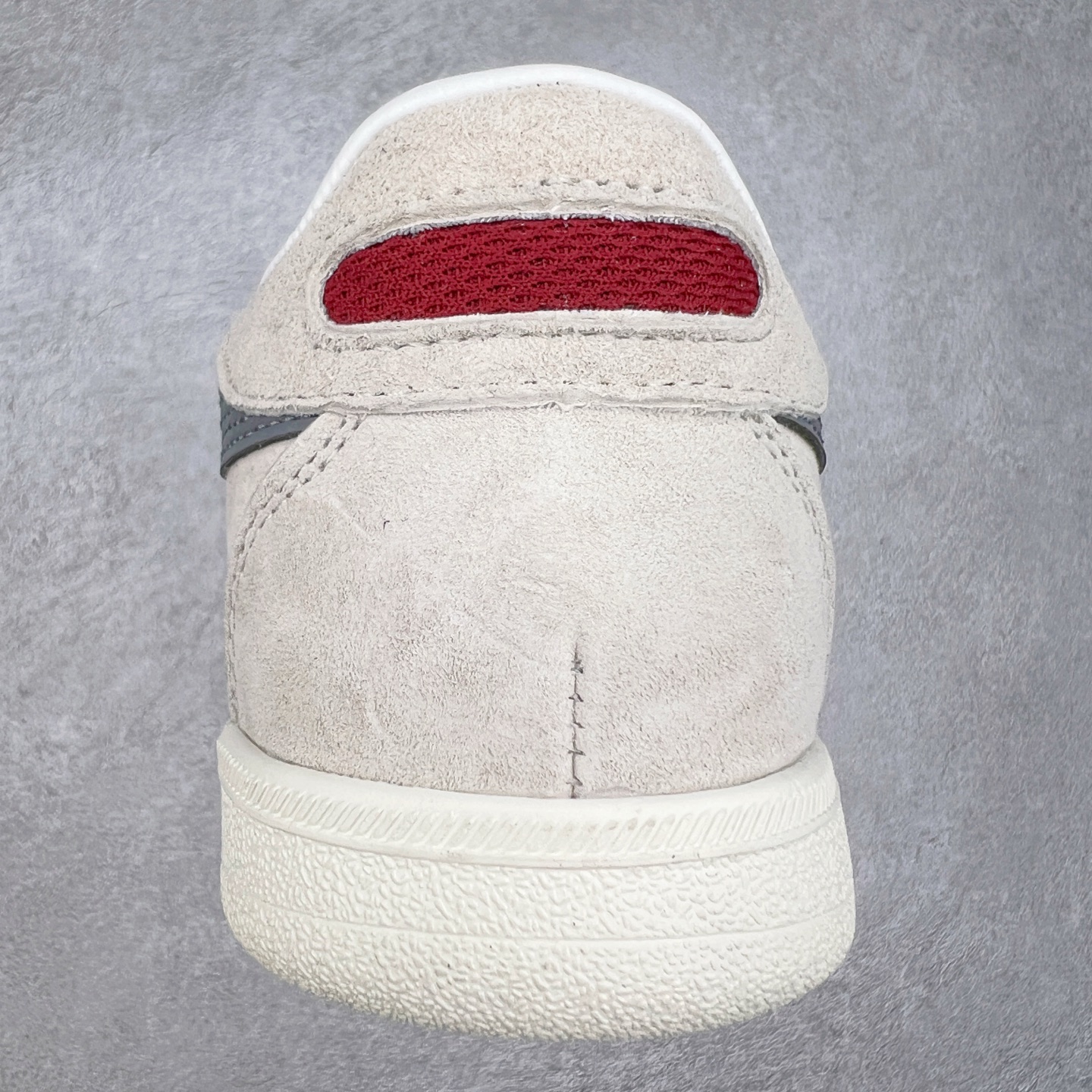 图片[8]-＃特价福利 Asics Onitsuka Tige TOKUTEN 亚瑟士鬼冢虎男女士复古跑鞋街拍潮鞋低帮板鞋经典款中性复古运动鞋 轻盈舒适 时尚与复古与一体 轻盈的款式 适合夏天~简单的设定配合修长的线条 全鞋身均以麖皮打造 散发着日本新一代的潮流品味 无论配衬任何造型都能胜任 Tokuten 精神来自80年代的室内用鞋 T-TOE前足补强设计 环状中底底部结构 橡胶大底元素 防滑耐磨的同时保持着鞋子的轻盈 并提供良好牵引力 脚感柔软舒适 长时间行走也不会觉得脚部不适 经典复刻款 休闲百搭 中性款男女都可穿 尺码：36 37 37.5 38 39 40.5 41.5 42 42.5 43.5 44 45-选品中心