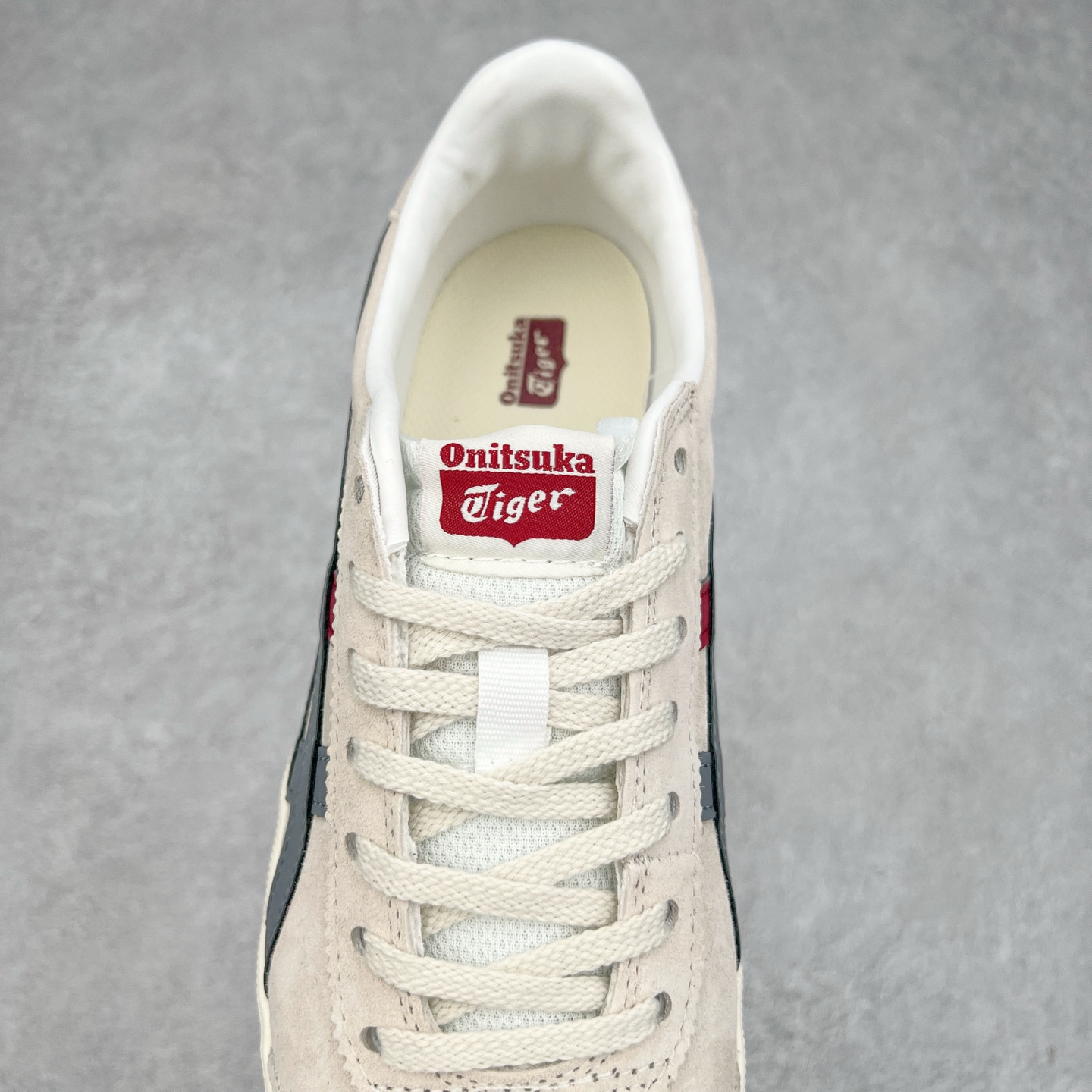 图片[5]-＃特价福利 Asics Onitsuka Tige TOKUTEN 亚瑟士鬼冢虎男女士复古跑鞋街拍潮鞋低帮板鞋经典款中性复古运动鞋 轻盈舒适 时尚与复古与一体 轻盈的款式 适合夏天~简单的设定配合修长的线条 全鞋身均以麖皮打造 散发着日本新一代的潮流品味 无论配衬任何造型都能胜任 Tokuten 精神来自80年代的室内用鞋 T-TOE前足补强设计 环状中底底部结构 橡胶大底元素 防滑耐磨的同时保持着鞋子的轻盈 并提供良好牵引力 脚感柔软舒适 长时间行走也不会觉得脚部不适 经典复刻款 休闲百搭 中性款男女都可穿 尺码：36 37 37.5 38 39 40.5 41.5 42 42.5 43.5 44 45-选品中心