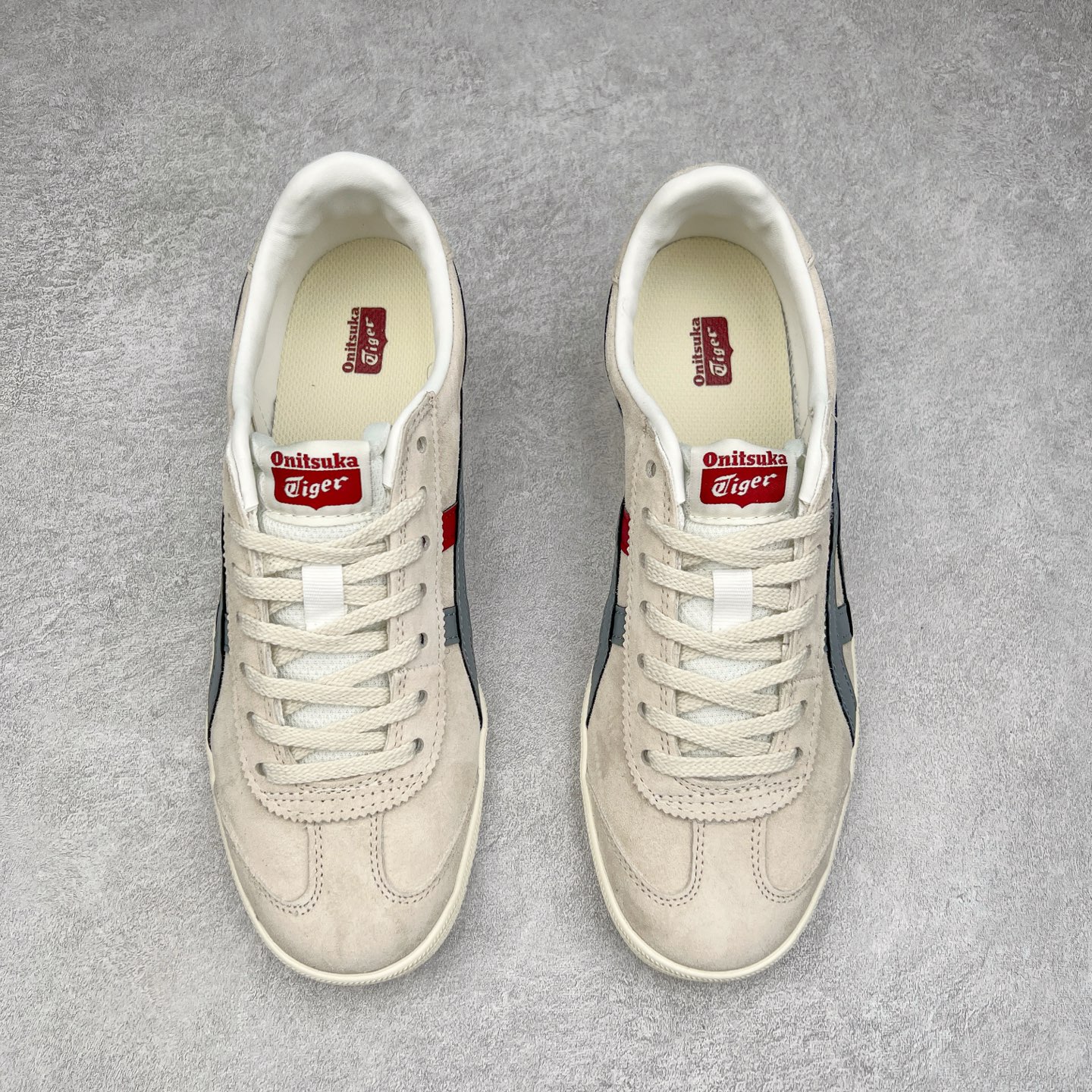 图片[2]-＃特价福利 Asics Onitsuka Tige TOKUTEN 亚瑟士鬼冢虎男女士复古跑鞋街拍潮鞋低帮板鞋经典款中性复古运动鞋 轻盈舒适 时尚与复古与一体 轻盈的款式 适合夏天~简单的设定配合修长的线条 全鞋身均以麖皮打造 散发着日本新一代的潮流品味 无论配衬任何造型都能胜任 Tokuten 精神来自80年代的室内用鞋 T-TOE前足补强设计 环状中底底部结构 橡胶大底元素 防滑耐磨的同时保持着鞋子的轻盈 并提供良好牵引力 脚感柔软舒适 长时间行走也不会觉得脚部不适 经典复刻款 休闲百搭 中性款男女都可穿 尺码：36 37 37.5 38 39 40.5 41.5 42 42.5 43.5 44 45-选品中心