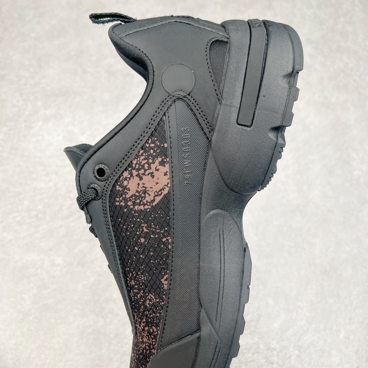 图片[7]-Stone Island Grime Panelled 石头岛黑褐色舒适时尚低帮生活休闲鞋 石头岛作不仅是科技面料和织物染色典范并加入了创新机能美学，兼顾功能性与时尚感，颠覆传统休闲服饰的想象。尺码：36 37 37.5 38 38.5 39 39.5 40 40.5 41.5 42 42.5 43 44 44.5 45-选品中心