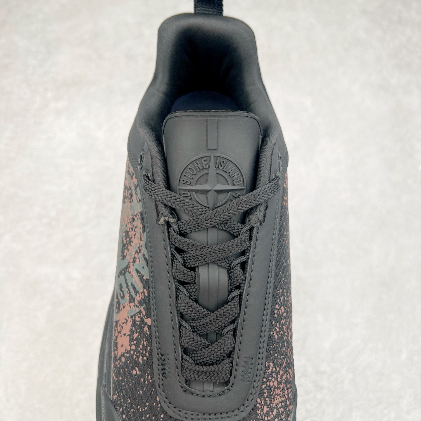 图片[5]-Stone Island Grime Panelled 石头岛黑褐色舒适时尚低帮生活休闲鞋 石头岛作不仅是科技面料和织物染色典范并加入了创新机能美学，兼顾功能性与时尚感，颠覆传统休闲服饰的想象。尺码：36 37 37.5 38 38.5 39 39.5 40 40.5 41.5 42 42.5 43 44 44.5 45-选品中心