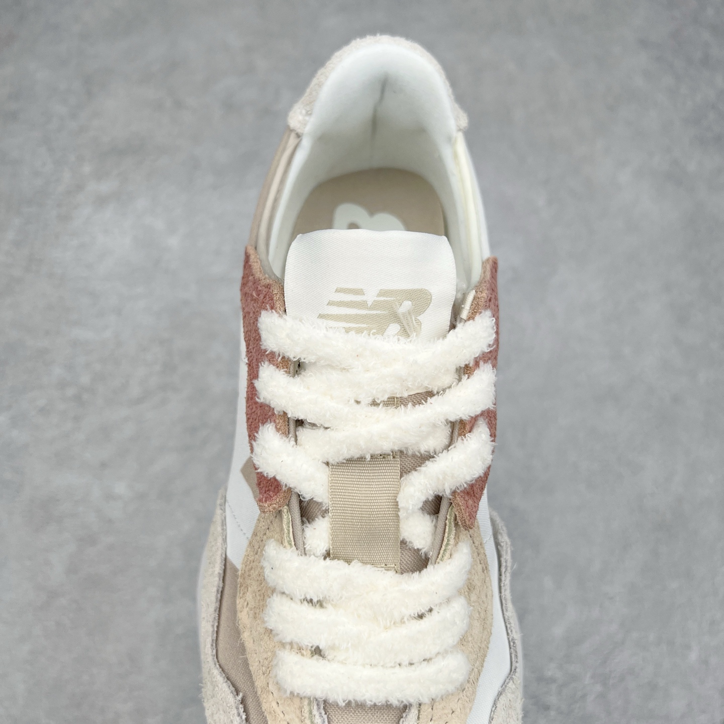 图片[5]-New Balance MS327 NB新百伦系列复古休闲运动慢跑鞋 #以更纯粹的复古风格设计打造的全新造型 侧身还以解构设计 将 N 字标志以做旧压花样式呈现 样式别具新意 而麂皮、冲孔皮革的塑造 则呈现出高级怀旧气质 也让鞋款在奢华时装风格与运动氛围之间达到了平衡 鞋身采用尼龙及猪巴革麂皮物料拼接构成 中底高弹PU材质及满丁防滑橡胶外底 尺码：36 37 37.5 38 38.5 39.5 40 40.5 41.5 42 42.5 43 44 45-选品中心