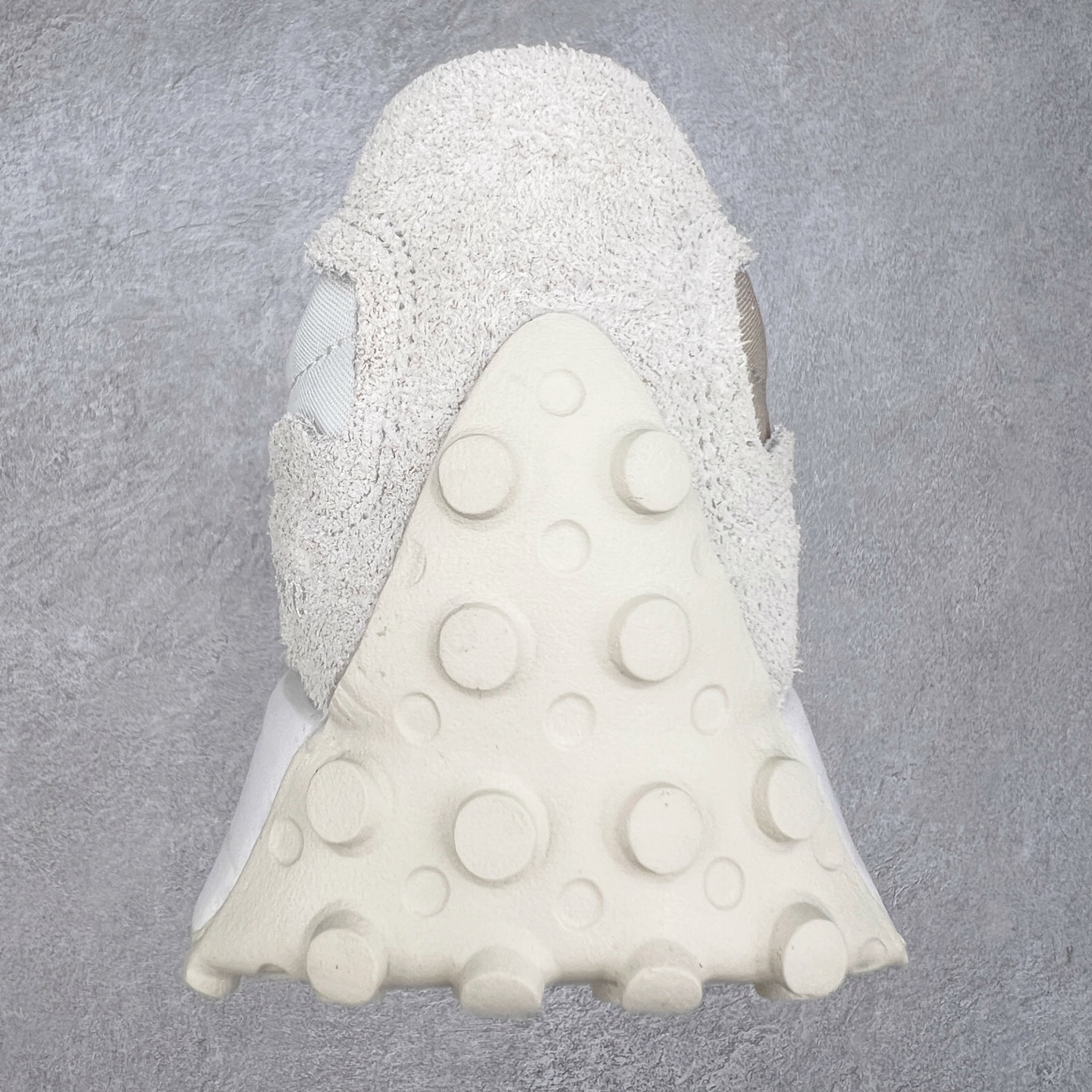 图片[8]-New Balance MS327 NB新百伦系列复古休闲运动慢跑鞋 #以更纯粹的复古风格设计打造的全新造型 侧身还以解构设计 将 N 字标志以做旧压花样式呈现 样式别具新意 而麂皮、冲孔皮革的塑造 则呈现出高级怀旧气质 也让鞋款在奢华时装风格与运动氛围之间达到了平衡 鞋身采用尼龙及猪巴革麂皮物料拼接构成 中底高弹PU材质及满丁防滑橡胶外底 尺码：36 37 37.5 38 38.5 39.5 40 40.5 41.5 42 42.5 43 44 45-选品中心