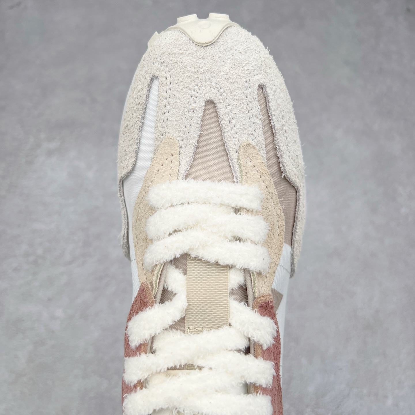 图片[4]-New Balance MS327 NB新百伦系列复古休闲运动慢跑鞋 #以更纯粹的复古风格设计打造的全新造型 侧身还以解构设计 将 N 字标志以做旧压花样式呈现 样式别具新意 而麂皮、冲孔皮革的塑造 则呈现出高级怀旧气质 也让鞋款在奢华时装风格与运动氛围之间达到了平衡 鞋身采用尼龙及猪巴革麂皮物料拼接构成 中底高弹PU材质及满丁防滑橡胶外底 尺码：36 37 37.5 38 38.5 39.5 40 40.5 41.5 42 42.5 43 44 45-选品中心