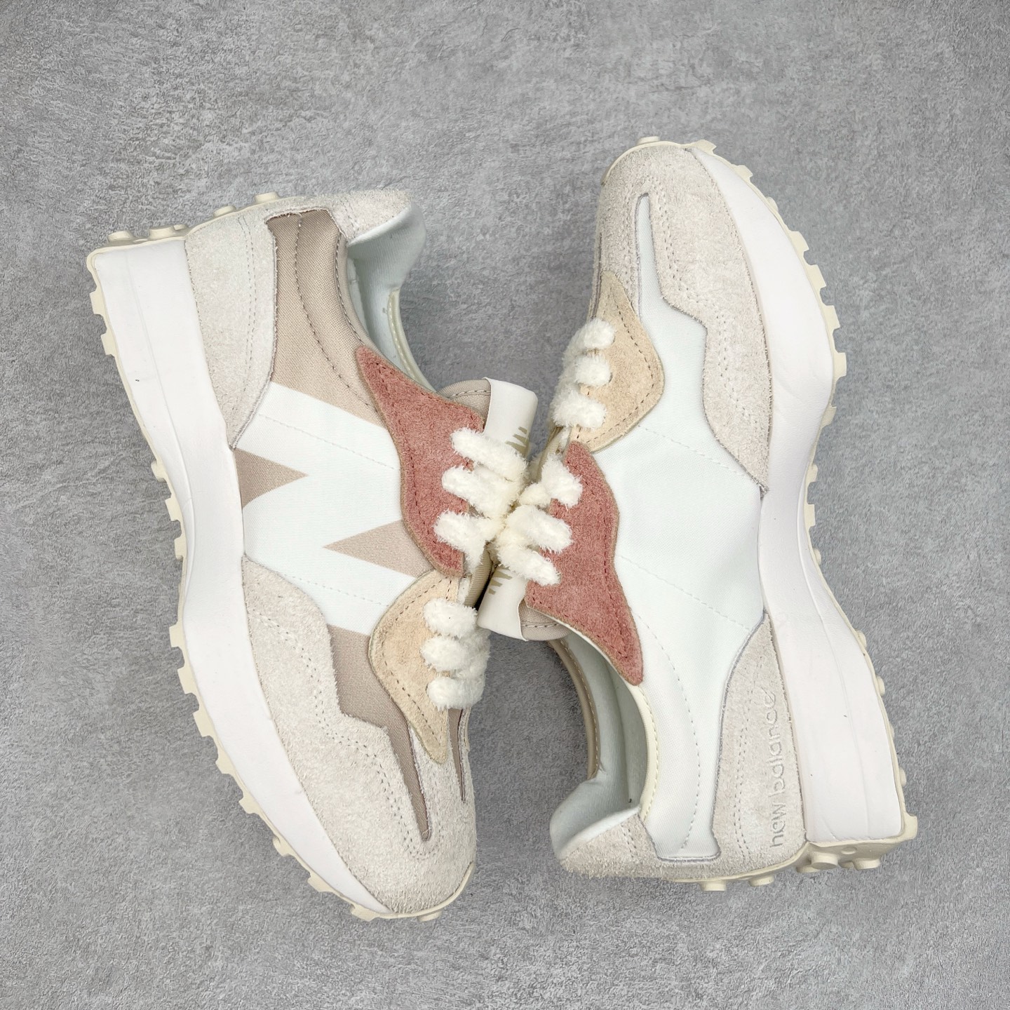 图片[3]-New Balance MS327 NB新百伦系列复古休闲运动慢跑鞋 #以更纯粹的复古风格设计打造的全新造型 侧身还以解构设计 将 N 字标志以做旧压花样式呈现 样式别具新意 而麂皮、冲孔皮革的塑造 则呈现出高级怀旧气质 也让鞋款在奢华时装风格与运动氛围之间达到了平衡 鞋身采用尼龙及猪巴革麂皮物料拼接构成 中底高弹PU材质及满丁防滑橡胶外底 尺码：36 37 37.5 38 38.5 39.5 40 40.5 41.5 42 42.5 43 44 45-选品中心