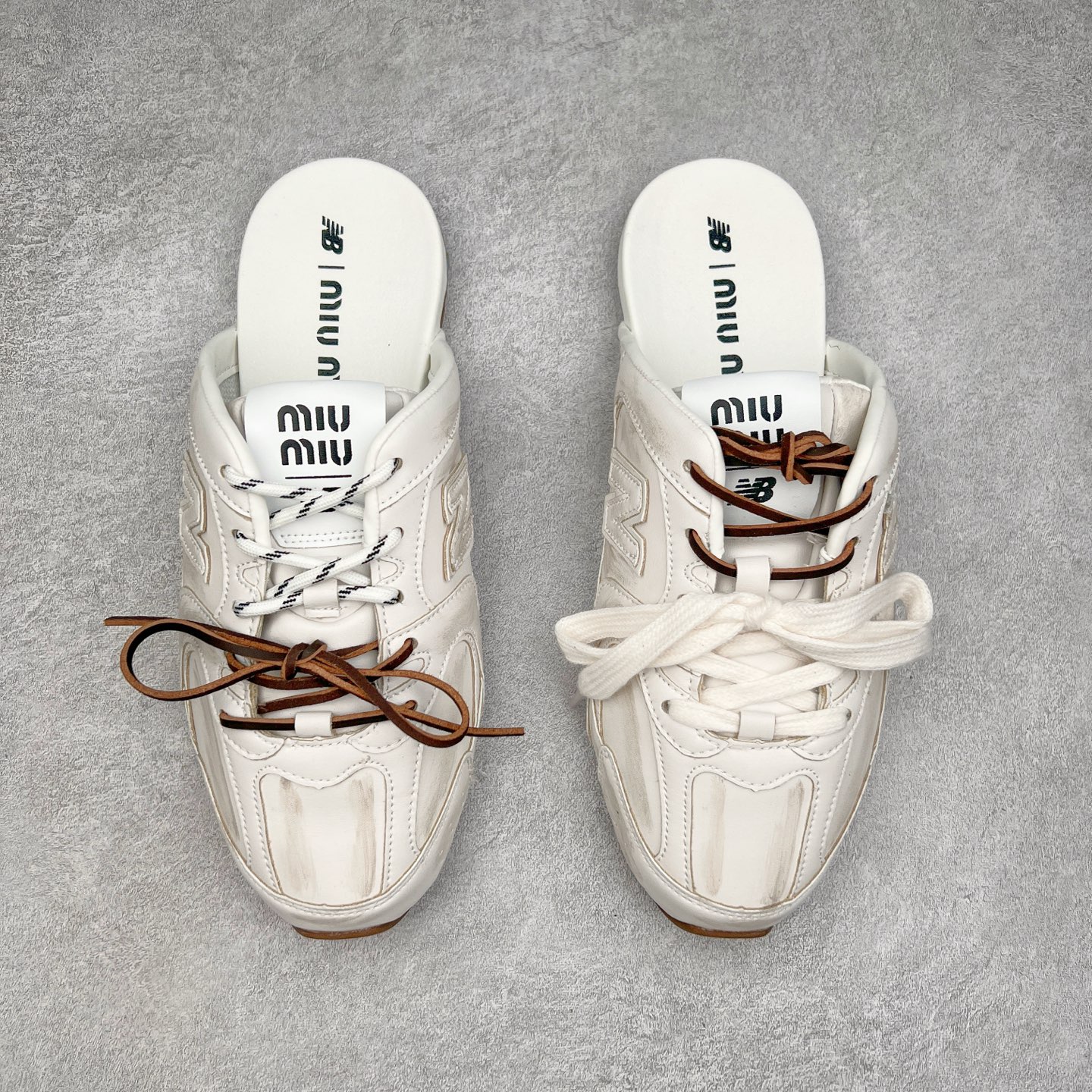 图片[2]-MiuMiu x New Balance NB530 SL 缪缪联名系列低帮经典复古休闲运动鞋半拖 近几年运动品牌与各大潮流品牌不断推出联名产品，在球鞋圈拥有极高的热度。此外，奢侈品牌和运动品牌联名也早已非新鲜事，继 Dior 和 Jordan Brand 以及 Prada 和 adidas 合作后。近日，Miu Miu与New Balance的合作基本已经成为定番，每年都会上新，而近期的最新联名也已经正式曝光，预计会在24年春夏面世！相比之前两次使用的574，这次Miu Miu带来了全新风格。采用了全新型号MR530进行设计，继续使用复古的旧化效果和去年就被带火的美拉德配色打造。Miu Miu作为千禧文化的重要推手，这次也是直接挑选了New Balance 2000年代时发布的健身跑鞋MR530。整体做旧效果非常明显，甚至有些二手鞋的感觉，多少是有点瘦巴黎世家影响了……配色方面将会推出米色和棕色两种颜色可供选择，整体覆盖了做旧麂皮，鞋舌和鞋垫和之前一致，有Miu Miu的Logo，同时搭配皮革和棉质双鞋带组成。尺码：36 37 37.5 38 38.5 39.5 40 40.5 41.5 42 42.5 43.5 44 44.5 45-选品中心