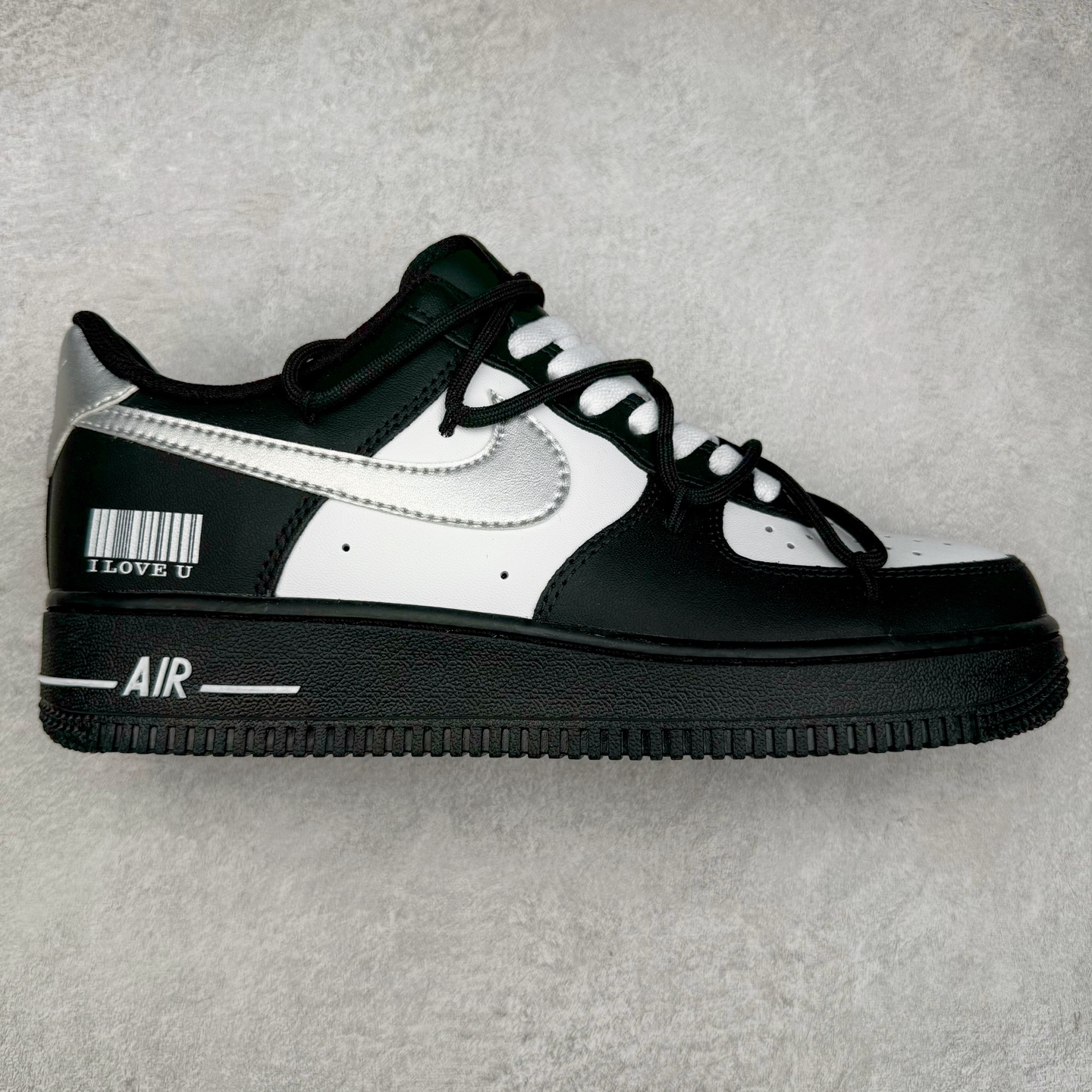 NK Air Force 1´07 Low 空军一号低帮百搭休闲运动板鞋 ZH0316-064 柔软、弹性十足的缓震性能和出色的中底设计 横跨复古与现代的外型结合 造就出风靡全球 三十多年的Force 1 直到今天还深受青睐 实拍调校N版已经零色差零失真 百分百还原实物色彩所见即所得 不存在货不对板色差等低级问题 选购参考实物拍摄 不混卖不参货 只用心做好货严格选品 承诺混一赔十 尺码：36 36.5 37.5 38 38.5 39 40 40.5 41 42 42.5 43 44 44.5 45-选品中心