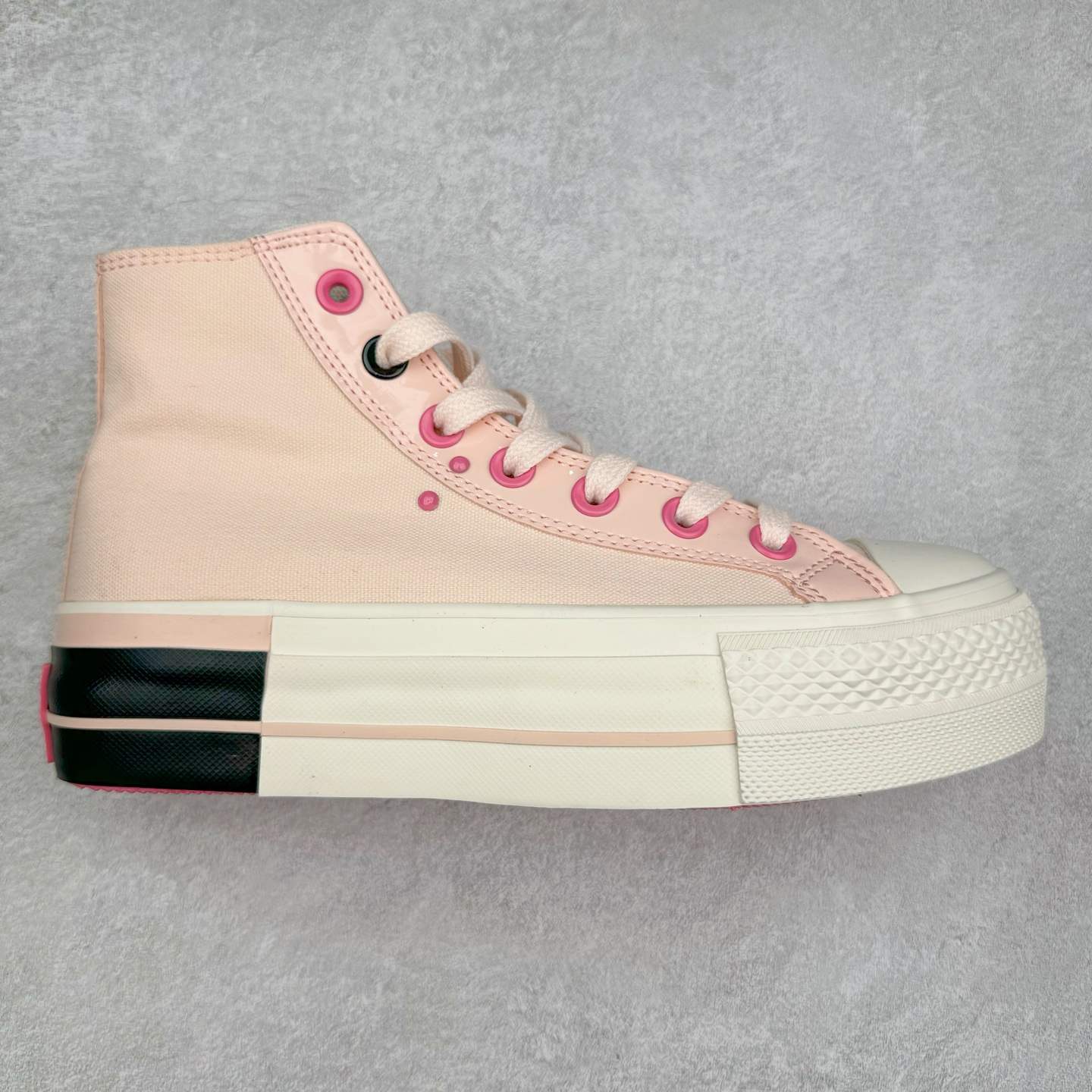 Converse All star lift 增高粉黑 匡威官方新款 防滑耐磨厚底帆布鞋 💓🖤一眼就沦陷的厚底粉高甜酷ACE! 匡威厚底粉高甜酷系列粉墨登场 女团风造型精髓 角逐穿搭C位!粉色加漆皮撞色点缀经典鞋身 浅粉色鞋带结合黑色鞋带 搭配粉色鞋底和拼接黑色围条 细节满满 贷号:A14825C 尺码:35 36 36.5 37 37.5 38 39 39.5 40-选品中心