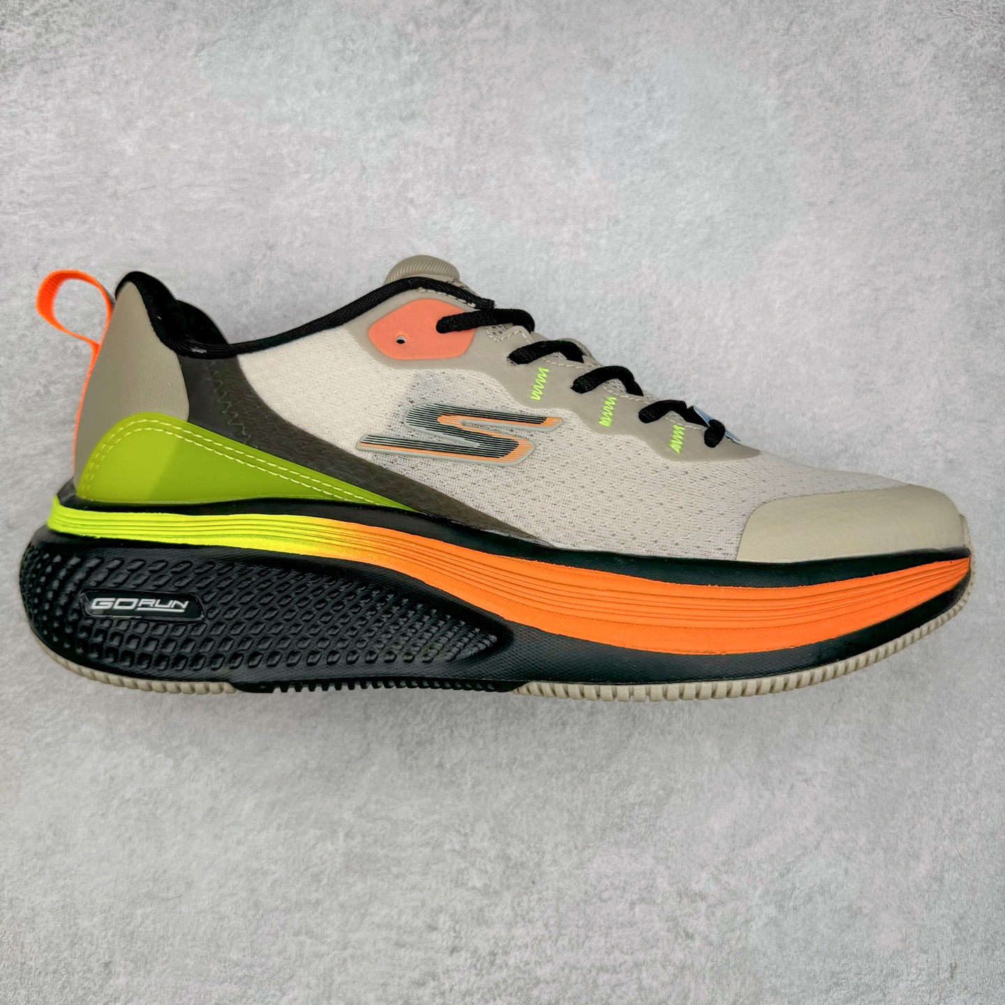 Skechers斯凯奇 MEN\’S GO 舒适百搭回弹 低帮 休闲跑步鞋 实拍调校N版已经零色差零失真 百分百还原实物色彩所见即所得 不存在货不对板色差等低级问题 选购参考实物拍摄 不混卖不参货 只用心做好货严格选品 承诺混一赔十 尺码：36 36.5 37.5 38 38.5 39 40 40.5 41 42 42.5 43 44 44.5 45-选品中心