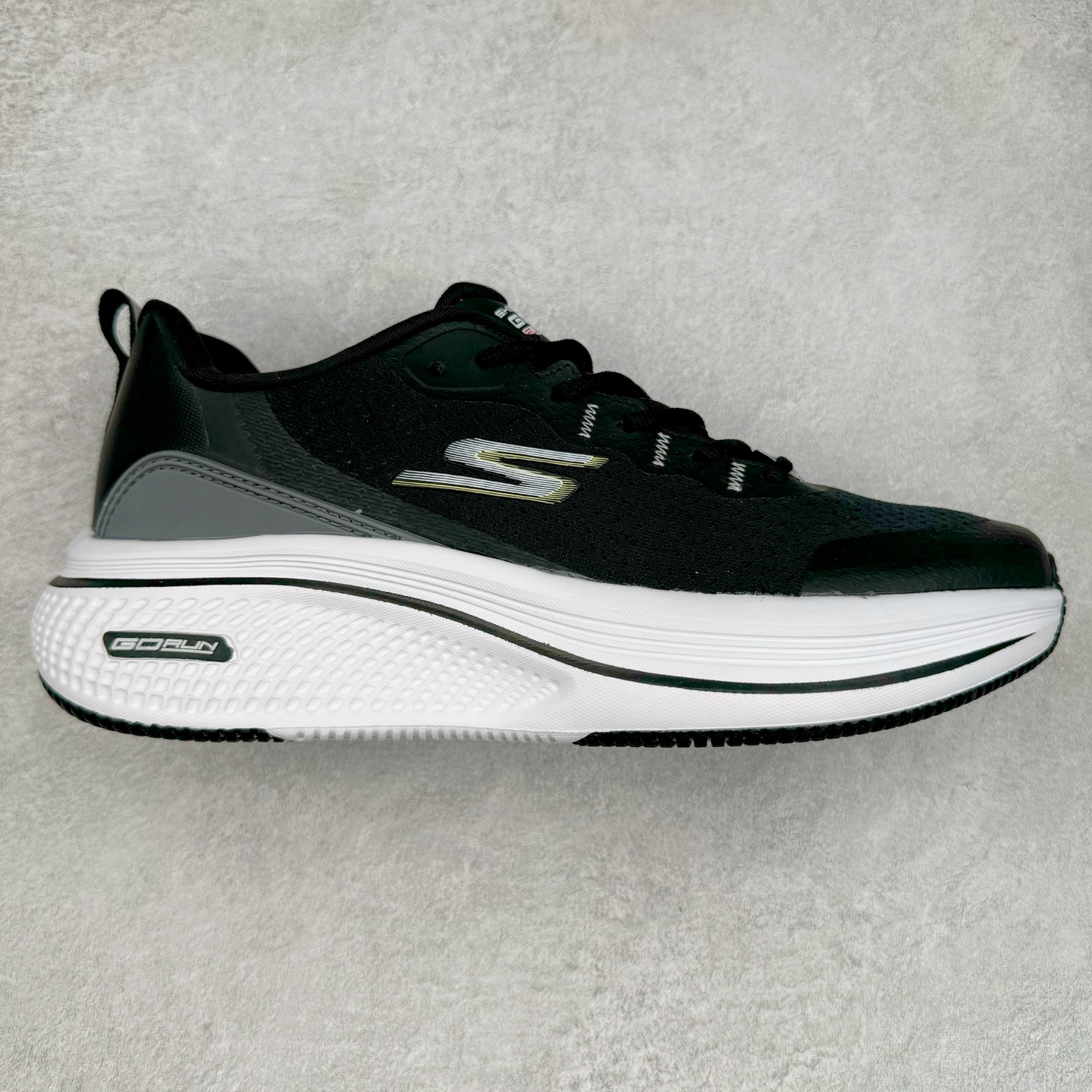 Skechers斯凯奇 MEN\’S GO 舒适百搭回弹 低帮 休闲跑步鞋 实拍调校N版已经零色差零失真 百分百还原实物色彩所见即所得 不存在货不对板色差等低级问题 选购参考实物拍摄 不混卖不参货 只用心做好货严格选品 承诺混一赔十 尺码：36 36.5 37.5 38 38.5 39 40 40.5 41 42 42.5 43 44 44.5 45-选品中心