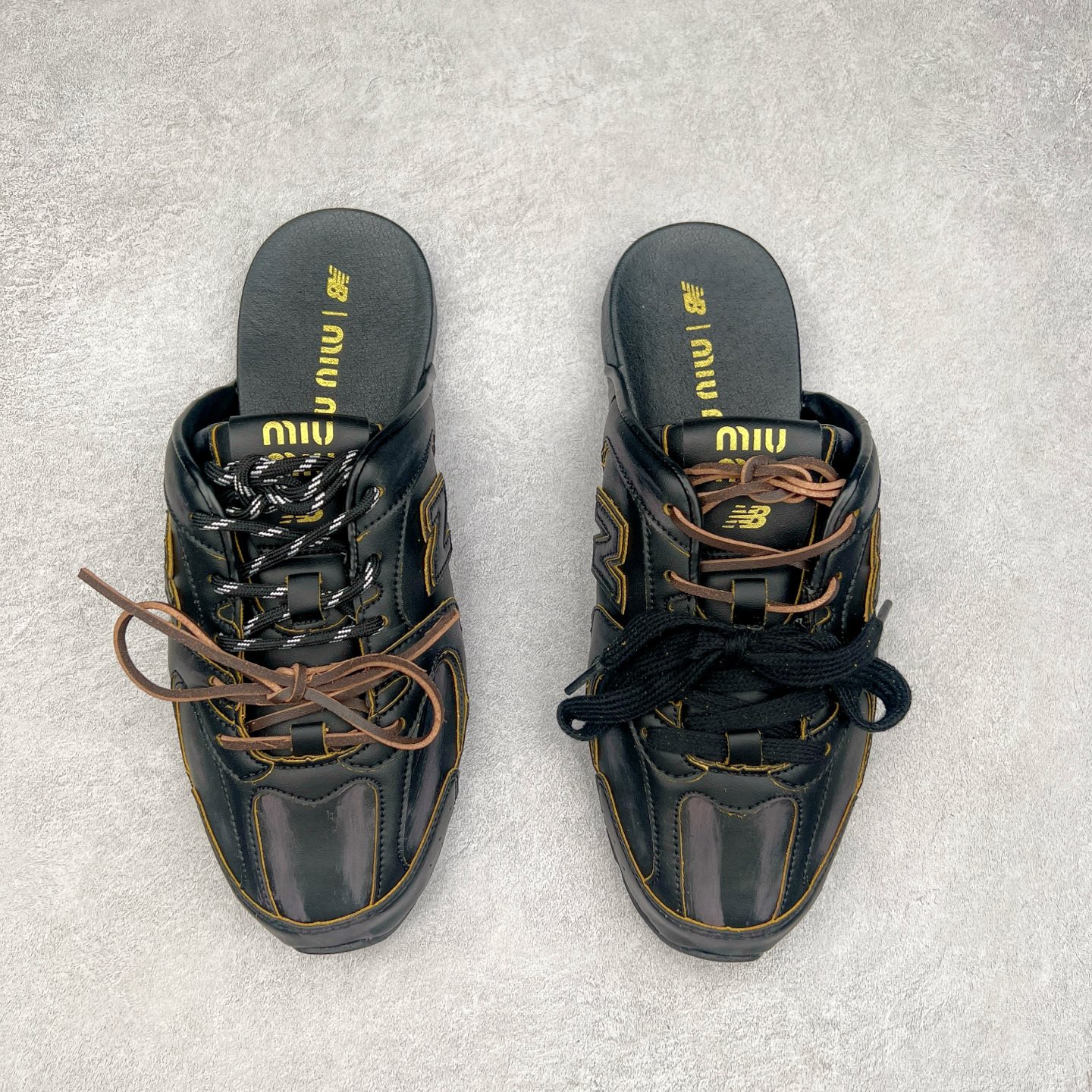 图片[2]-MiuMiu x New Balance NB530 SL 缪缪联名系列低帮经典复古休闲运动鞋半拖 近几年运动品牌与各大潮流品牌不断推出联名产品，在球鞋圈拥有极高的热度。此外，奢侈品牌和运动品牌联名也早已非新鲜事，继 Dior 和 Jordan Brand 以及 Prada 和 adidas 合作后。近日，Miu Miu与New Balance的合作基本已经成为定番，每年都会上新，而近期的最新联名也已经正式曝光，预计会在24年春夏面世！相比之前两次使用的574，这次Miu Miu带来了全新风格。采用了全新型号MR530进行设计，继续使用复古的旧化效果和去年就被带火的美拉德配色打造。Miu Miu作为千禧文化的重要推手，这次也是直接挑选了New Balance 2000年代时发布的健身跑鞋MR530。整体做旧效果非常明显，甚至有些二手鞋的感觉，多少是有点瘦巴黎世家影响了……配色方面将会推出米色和棕色两种颜色可供选择，整体覆盖了做旧麂皮，鞋舌和鞋垫和之前一致，有Miu Miu的Logo，同时搭配皮革和棉质双鞋带组成。尺码：36 37 37.5 38 38.5 39.5 40 40.5 41.5 42 42.5 43.5 44 44.5 45-选品中心