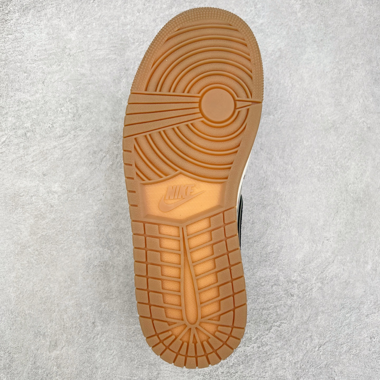 图片[9]-＃DT纯原 Air Jordan AJ1 Low 低帮 八村塁联名 花卉 HV8293-100 终端优势供应 市面中低帮最具代表性版本没有之一 口碑大厂出品 品控大底版型不断改良更新 全套原纸板楦头开发 确保原汁原味 完美呈现版型 完美零毛边处理 原厂内置全掌气垫 价格定位良心 平台专用代工流水线出品 一眼公司既视感 拿到手的一瞬间就与众不同 碾压市面所有版本 全部原鞋开发 每一个配色都会采购原鞋确认细节 打破市面看图做货无好货之说 尺码：35.5 36 36.5 37.5 38 38.5 39 40 40.5 41 42 42.5 43 44 44.5 45 46-选品中心