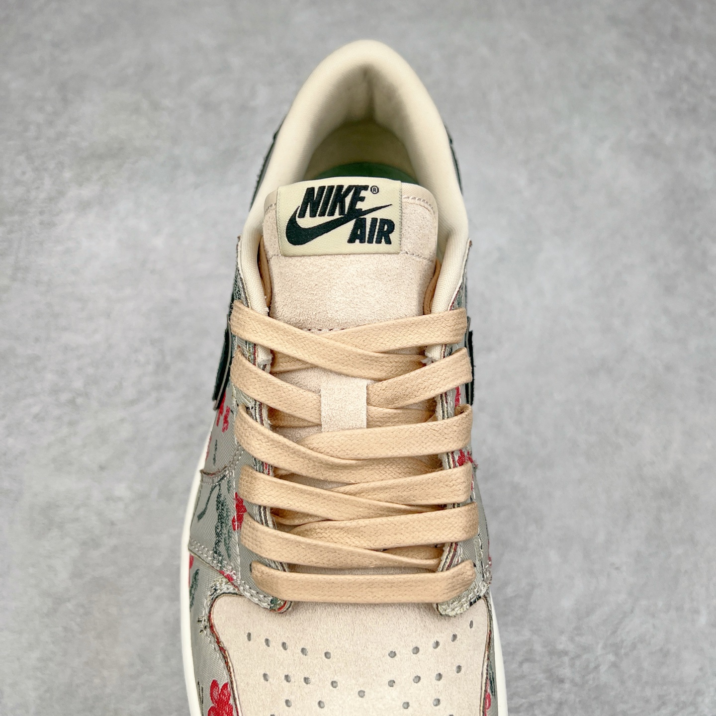 图片[5]-＃DT纯原 Air Jordan AJ1 Low 低帮 八村塁联名 花卉 HV8293-100 终端优势供应 市面中低帮最具代表性版本没有之一 口碑大厂出品 品控大底版型不断改良更新 全套原纸板楦头开发 确保原汁原味 完美呈现版型 完美零毛边处理 原厂内置全掌气垫 价格定位良心 平台专用代工流水线出品 一眼公司既视感 拿到手的一瞬间就与众不同 碾压市面所有版本 全部原鞋开发 每一个配色都会采购原鞋确认细节 打破市面看图做货无好货之说 尺码：35.5 36 36.5 37.5 38 38.5 39 40 40.5 41 42 42.5 43 44 44.5 45 46-选品中心