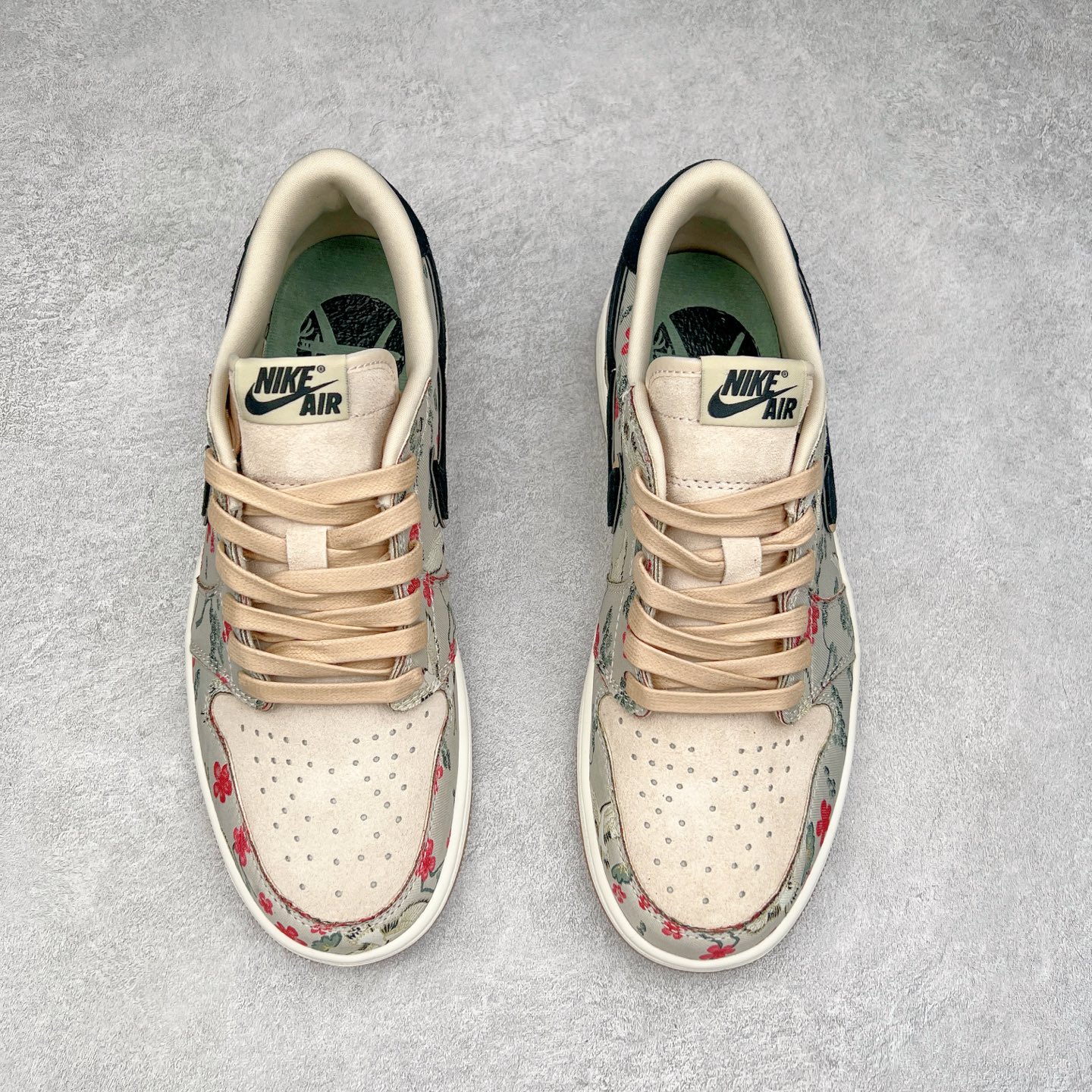 图片[2]-＃DT纯原 Air Jordan AJ1 Low 低帮 八村塁联名 花卉 HV8293-100 终端优势供应 市面中低帮最具代表性版本没有之一 口碑大厂出品 品控大底版型不断改良更新 全套原纸板楦头开发 确保原汁原味 完美呈现版型 完美零毛边处理 原厂内置全掌气垫 价格定位良心 平台专用代工流水线出品 一眼公司既视感 拿到手的一瞬间就与众不同 碾压市面所有版本 全部原鞋开发 每一个配色都会采购原鞋确认细节 打破市面看图做货无好货之说 尺码：35.5 36 36.5 37.5 38 38.5 39 40 40.5 41 42 42.5 43 44 44.5 45 46-选品中心