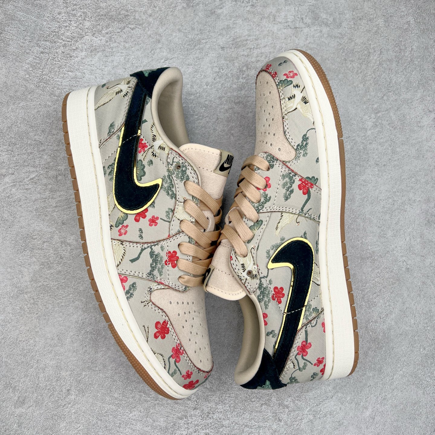 图片[3]-＃DT纯原 Air Jordan AJ1 Low 低帮 八村塁联名 花卉 HV8293-100 终端优势供应 市面中低帮最具代表性版本没有之一 口碑大厂出品 品控大底版型不断改良更新 全套原纸板楦头开发 确保原汁原味 完美呈现版型 完美零毛边处理 原厂内置全掌气垫 价格定位良心 平台专用代工流水线出品 一眼公司既视感 拿到手的一瞬间就与众不同 碾压市面所有版本 全部原鞋开发 每一个配色都会采购原鞋确认细节 打破市面看图做货无好货之说 尺码：35.5 36 36.5 37.5 38 38.5 39 40 40.5 41 42 42.5 43 44 44.5 45 46-选品中心