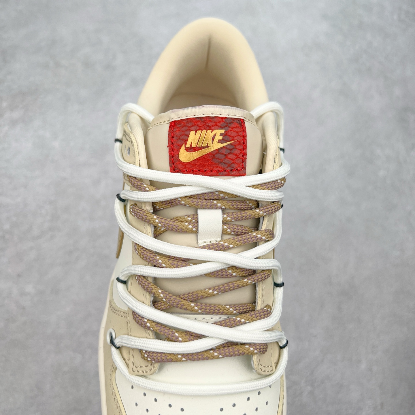 图片[5]-NK Dunk Low 定制配色 YX5066-291 大厂出品 极力推荐 原装头层材料 独家版型蒸餾加工帶來的是更好的视觉和脚感体验大厂纯原品质出货 清洁度 电绣工艺 皮料切割干净无任何毛边 细节完美 实拍调校N版已经零色差零失真 百分百还原实物色彩所见即所得 不存在货不对板色差等低级问题 选购参考实物拍摄 不混卖不参货 只用心做好货严格选品 承诺混一赔十 尺码：36 36.5 37.5 38 38.5 39 40 40.5 41 42 42.5 43 44 44.5 45-选品中心