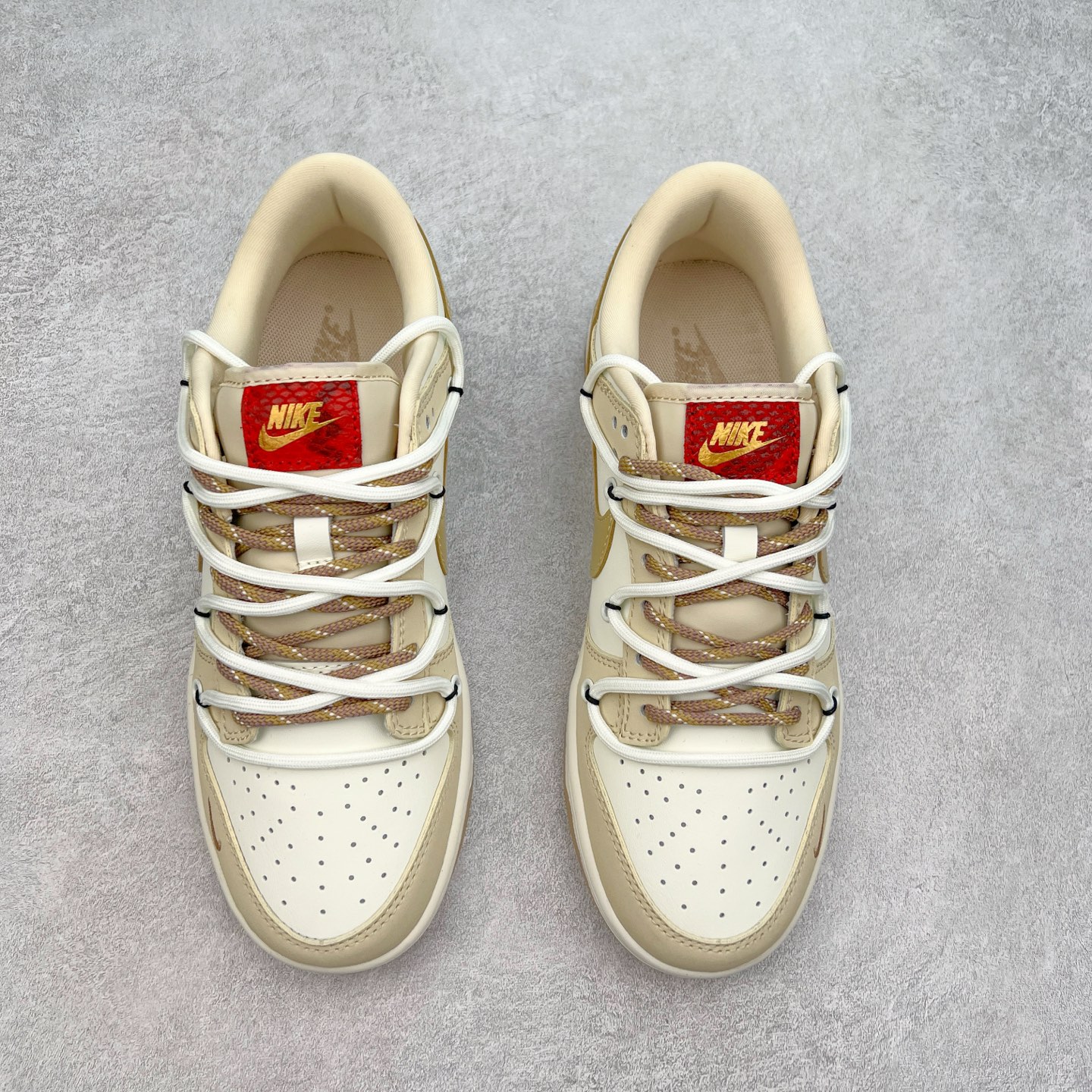 图片[2]-NK Dunk Low 定制配色 YX5066-291 大厂出品 极力推荐 原装头层材料 独家版型蒸餾加工帶來的是更好的视觉和脚感体验大厂纯原品质出货 清洁度 电绣工艺 皮料切割干净无任何毛边 细节完美 实拍调校N版已经零色差零失真 百分百还原实物色彩所见即所得 不存在货不对板色差等低级问题 选购参考实物拍摄 不混卖不参货 只用心做好货严格选品 承诺混一赔十 尺码：36 36.5 37.5 38 38.5 39 40 40.5 41 42 42.5 43 44 44.5 45-选品中心