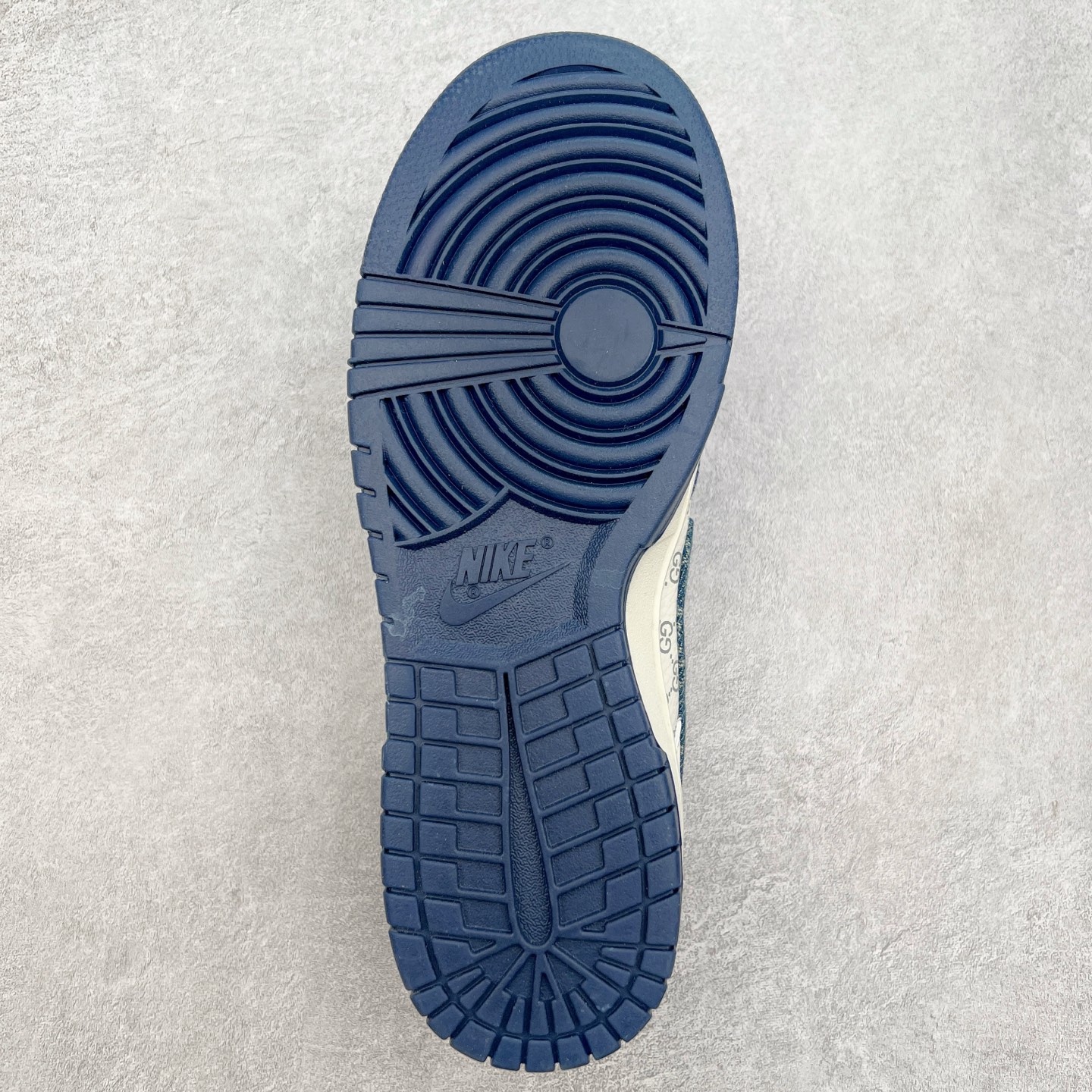 图片[9]-NK Dunk Low 定制配色 CH8311-285 大厂出品 极力推荐 原装头层材料 独家版型蒸餾加工帶來的是更好的视觉和脚感体验大厂纯原品质出货 清洁度 电绣工艺 皮料切割干净无任何毛边 细节完美 实拍调校N版已经零色差零失真 百分百还原实物色彩所见即所得 不存在货不对板色差等低级问题 选购参考实物拍摄 不混卖不参货 只用心做好货严格选品 承诺混一赔十 尺码：36 36.5 37.5 38 38.5 39 40 40.5 41 42 42.5 43 44 44.5 45-选品中心