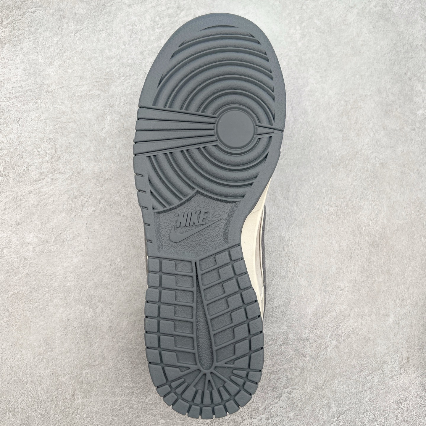 图片[9]-NK Dunk Low 定制配色 DQ1098-513 大厂出品 极力推荐 原装头层材料 独家版型蒸餾加工帶來的是更好的视觉和脚感体验大厂纯原品质出货 清洁度 电绣工艺 皮料切割干净无任何毛边 细节完美 实拍调校N版已经零色差零失真 百分百还原实物色彩所见即所得 不存在货不对板色差等低级问题 选购参考实物拍摄 不混卖不参货 只用心做好货严格选品 承诺混一赔十 尺码：36 36.5 37.5 38 38.5 39 40 40.5 41 42 42.5 43 44 44.5 45-选品中心