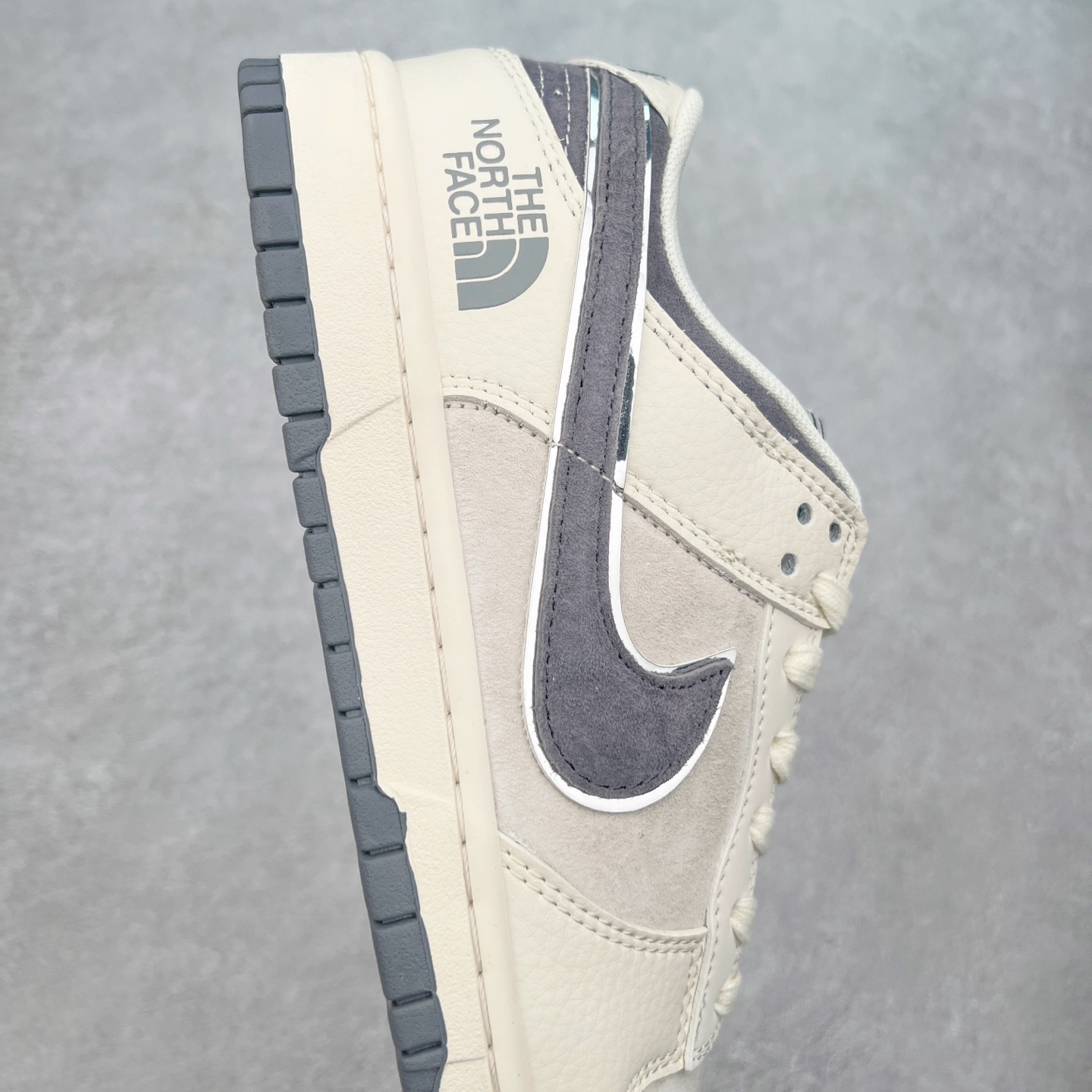图片[6]-NK Dunk Low 定制配色 DQ1098-513 大厂出品 极力推荐 原装头层材料 独家版型蒸餾加工帶來的是更好的视觉和脚感体验大厂纯原品质出货 清洁度 电绣工艺 皮料切割干净无任何毛边 细节完美 实拍调校N版已经零色差零失真 百分百还原实物色彩所见即所得 不存在货不对板色差等低级问题 选购参考实物拍摄 不混卖不参货 只用心做好货严格选品 承诺混一赔十 尺码：36 36.5 37.5 38 38.5 39 40 40.5 41 42 42.5 43 44 44.5 45-选品中心